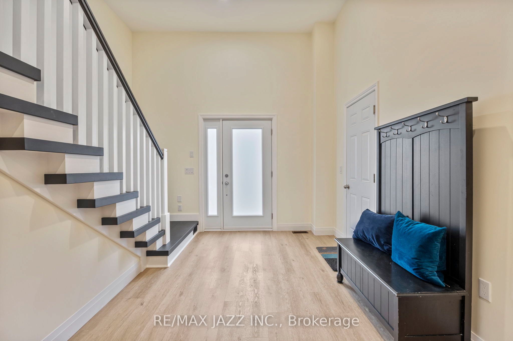 283 Platten Boulevard Property Photo 3