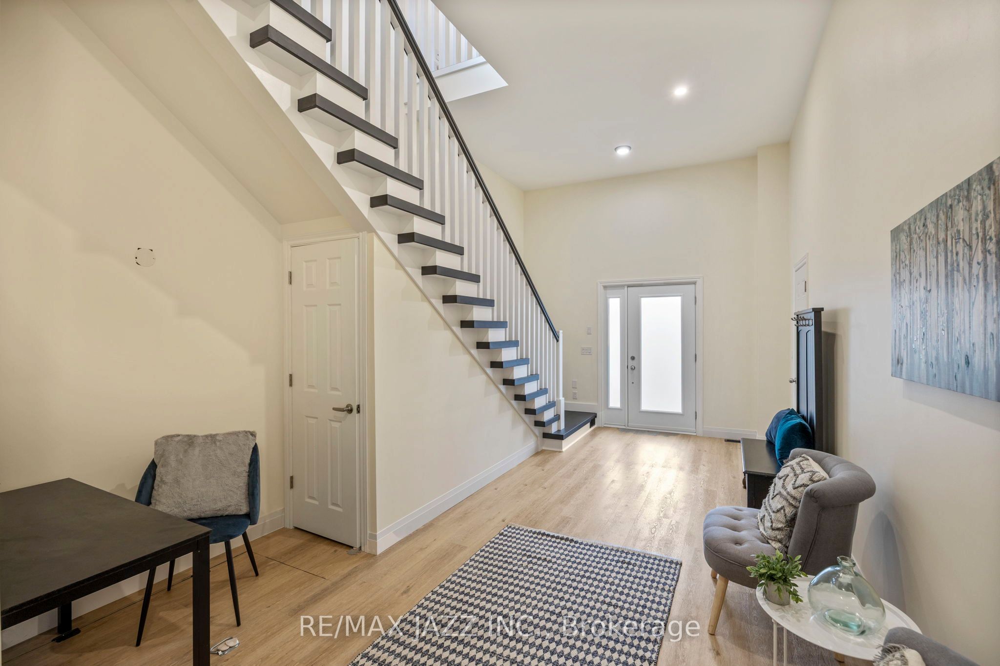 283 Platten Boulevard Property Photo 4