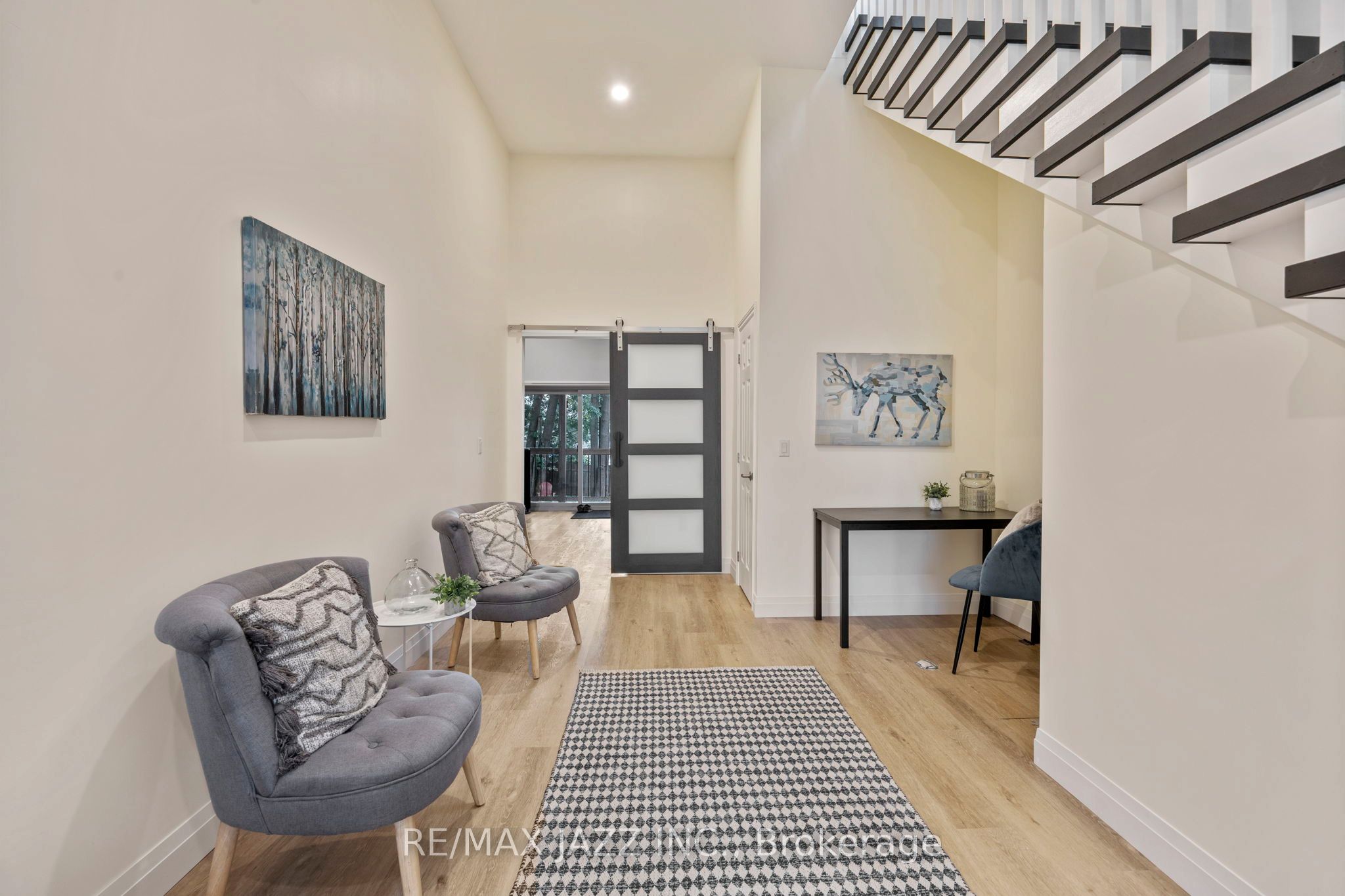 283 Platten Boulevard Property Photo 6