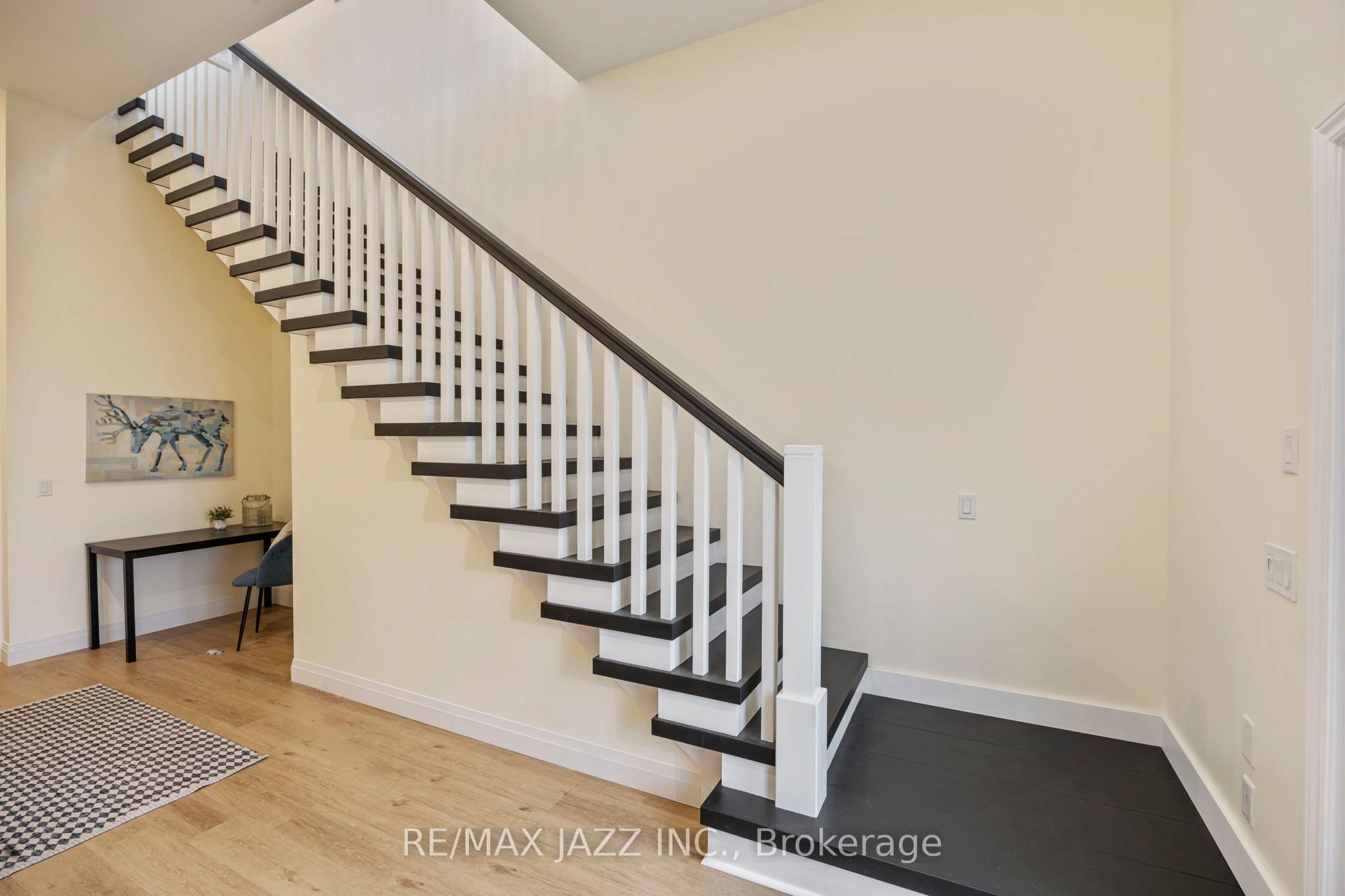 283 Platten Boulevard Property Photo 8