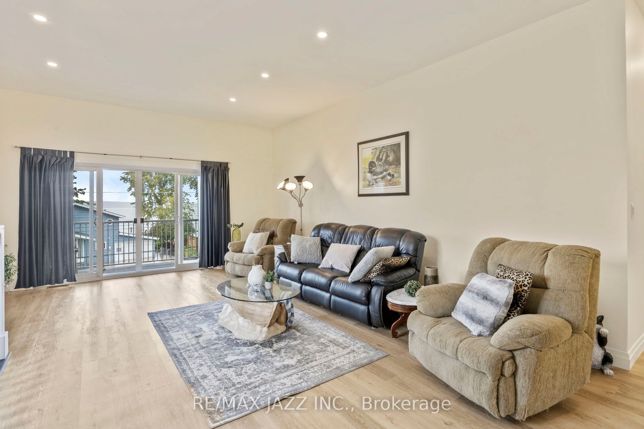 283 Platten Boulevard Property Photo 10