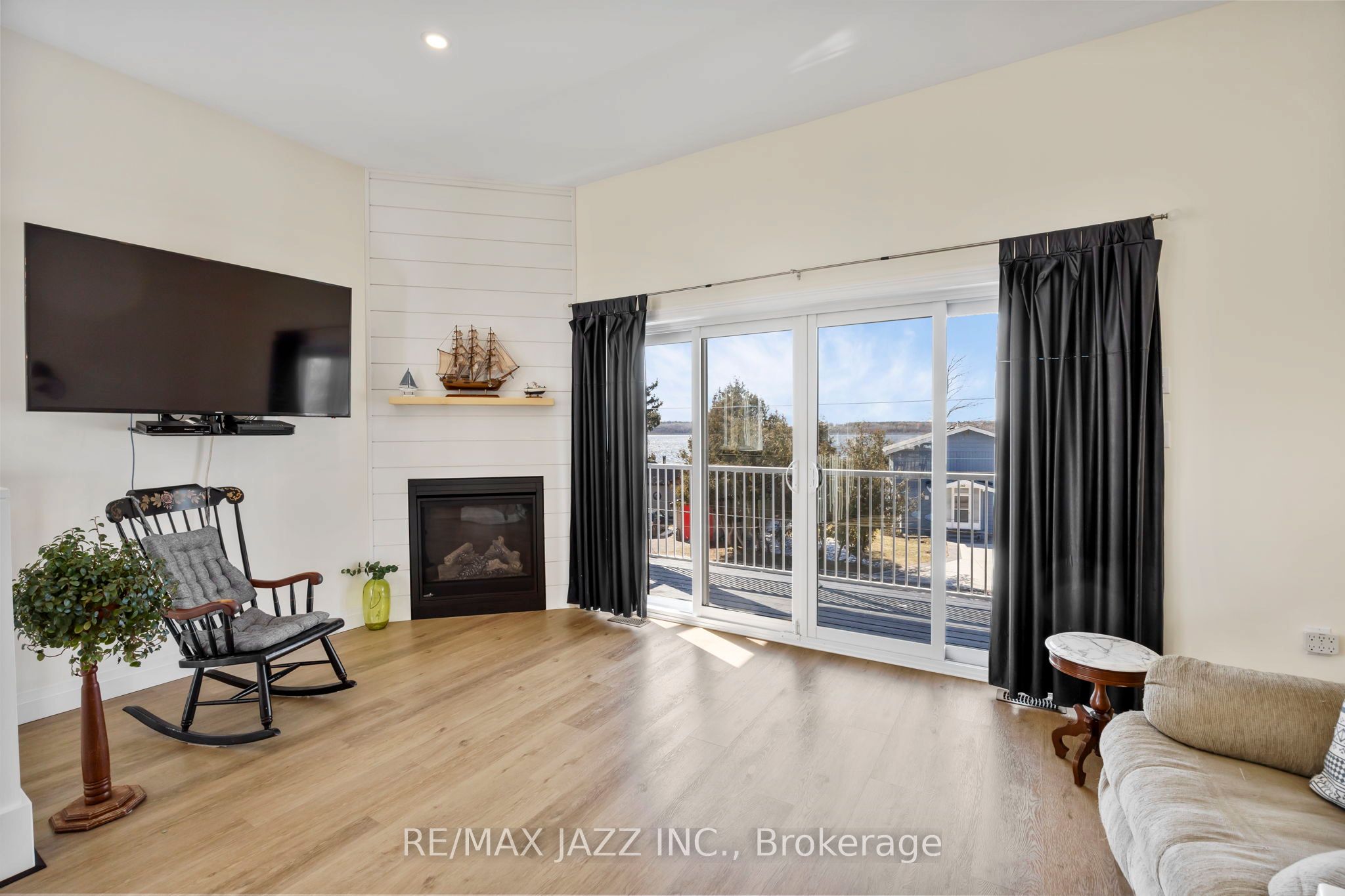 283 Platten Boulevard Property Photo 15