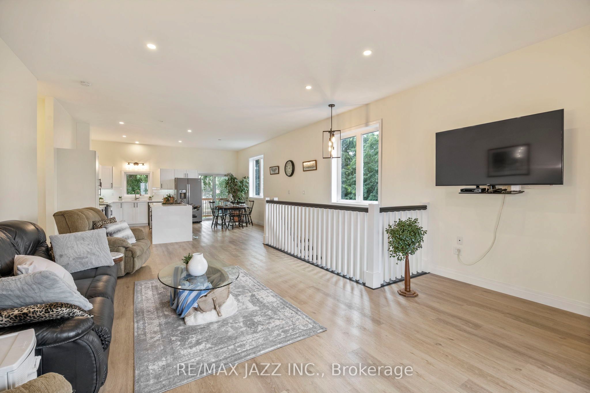 283 Platten Boulevard Property Photo 16