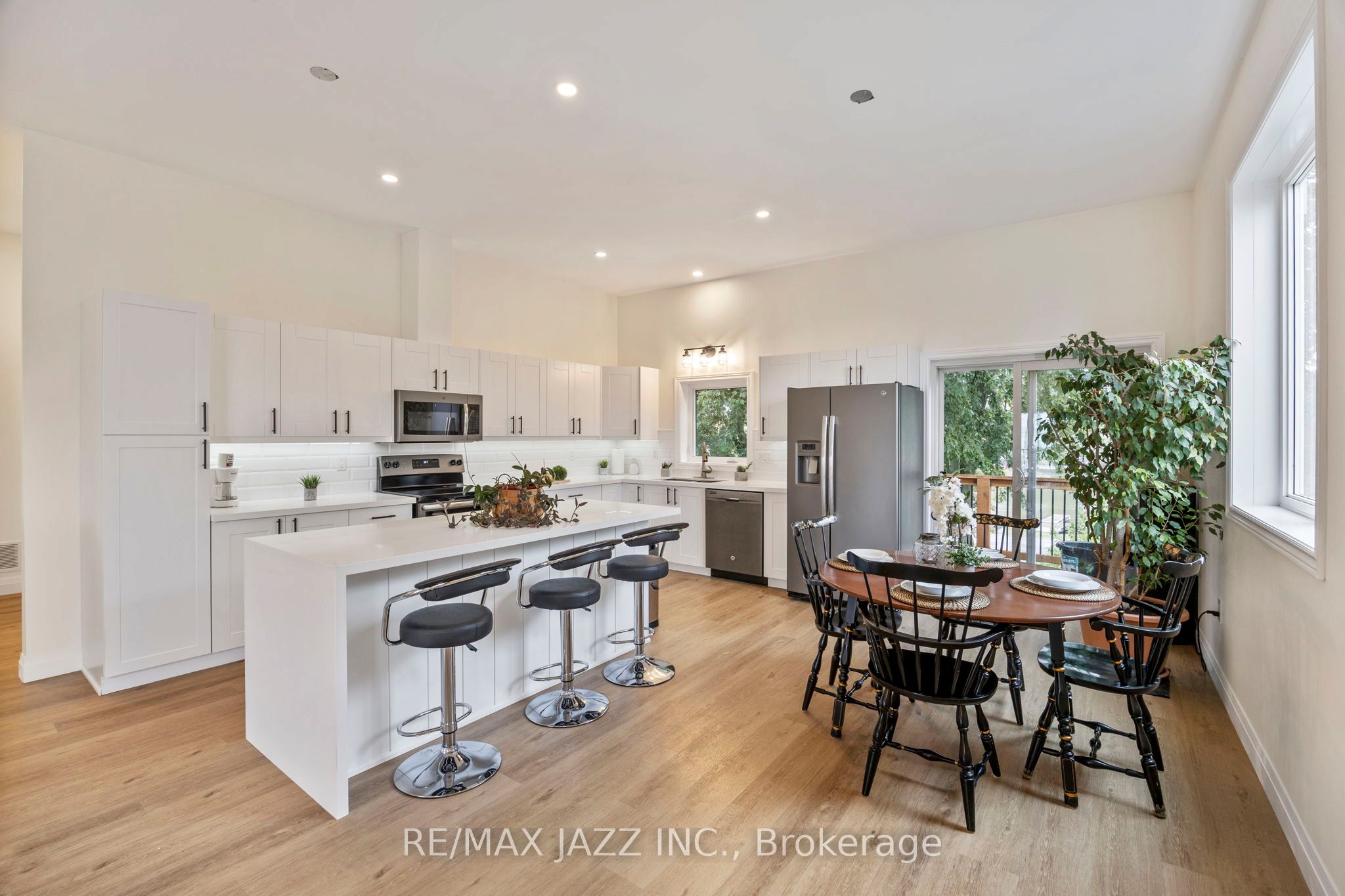 283 Platten Boulevard Property Photo 17