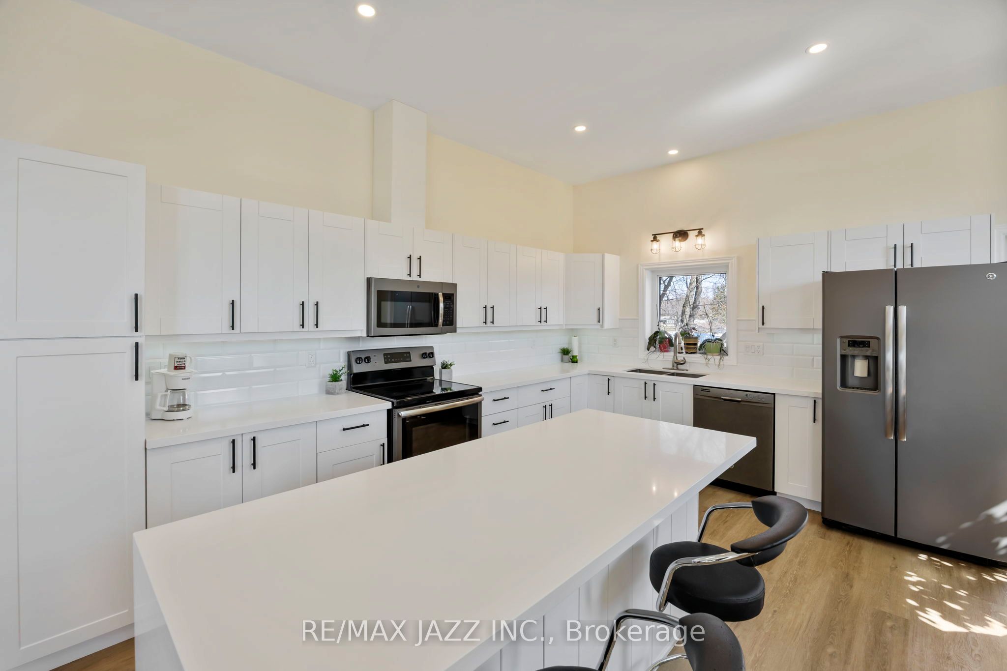 283 Platten Boulevard Property Photo 18