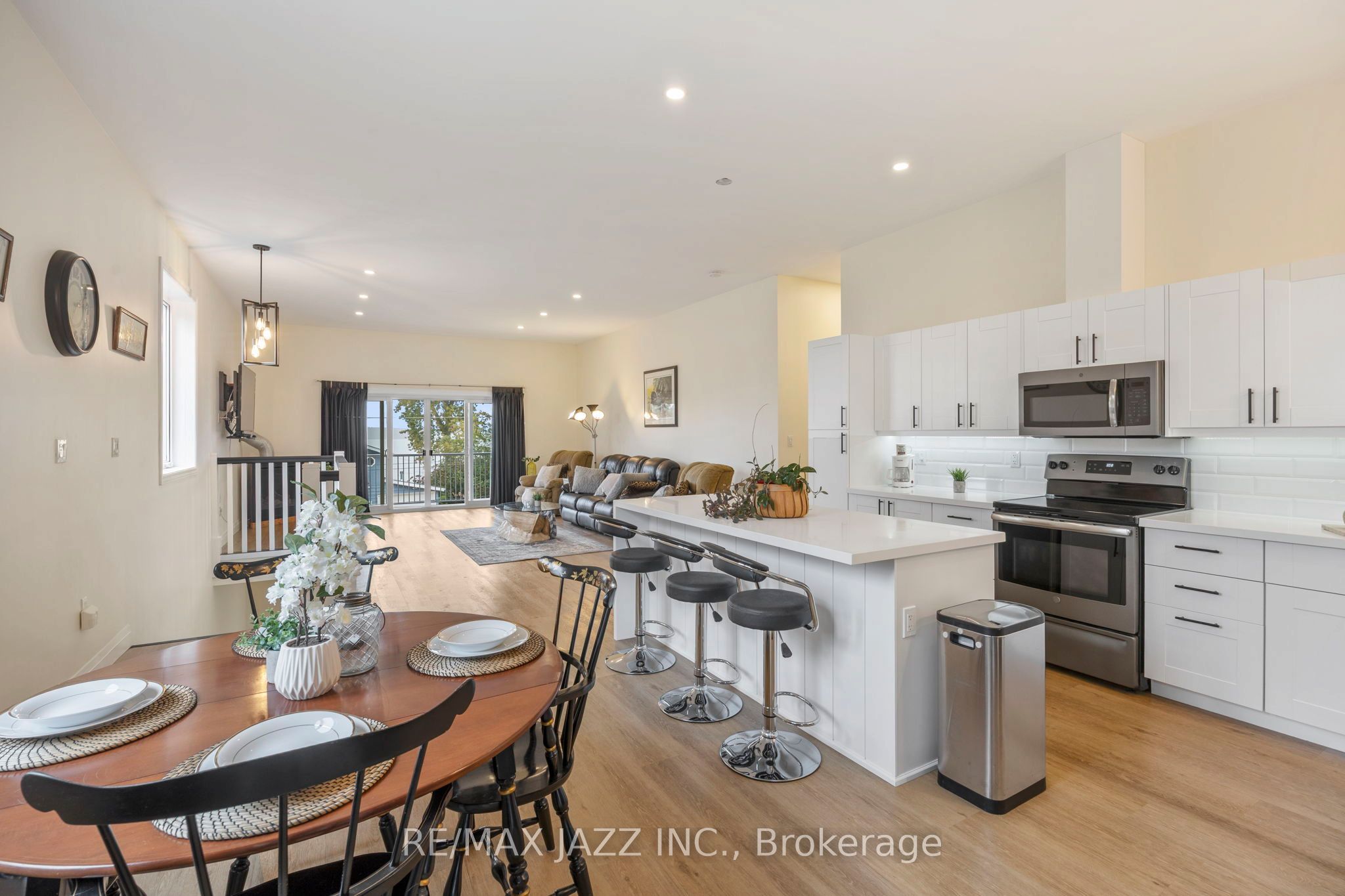 283 Platten Boulevard Property Photo 20