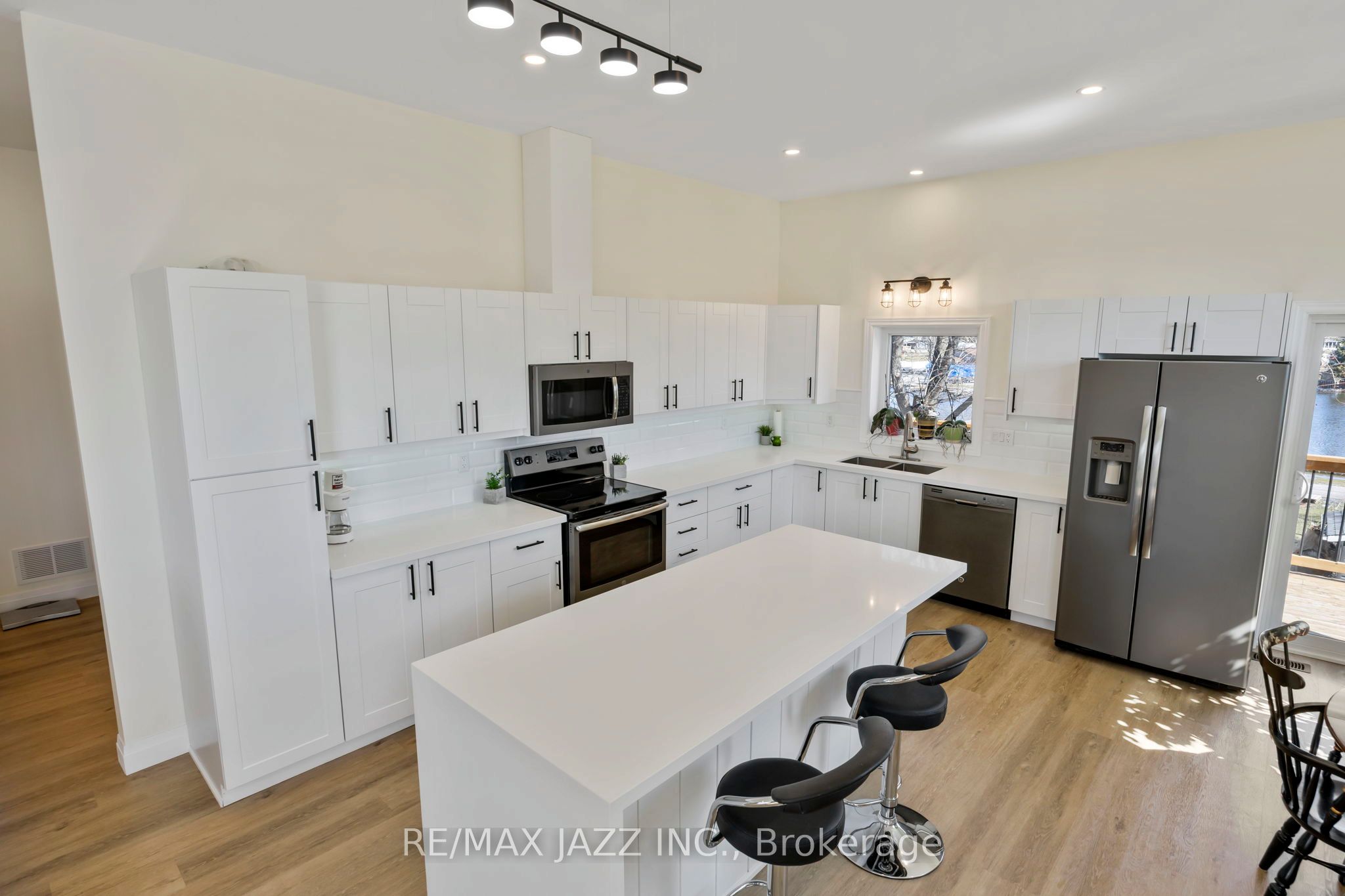 283 Platten Boulevard Property Photo 21