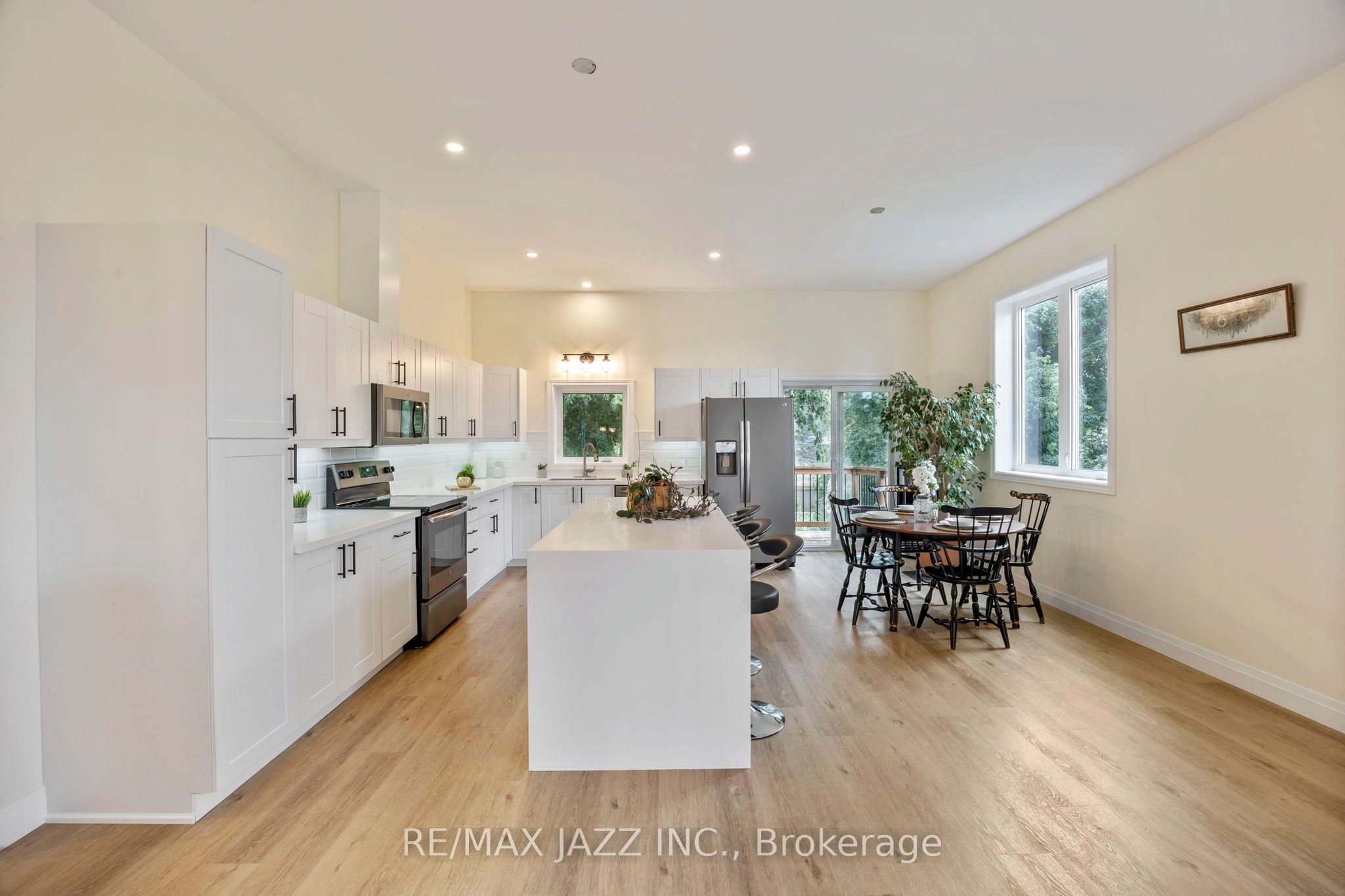 283 Platten Boulevard Property Photo 22