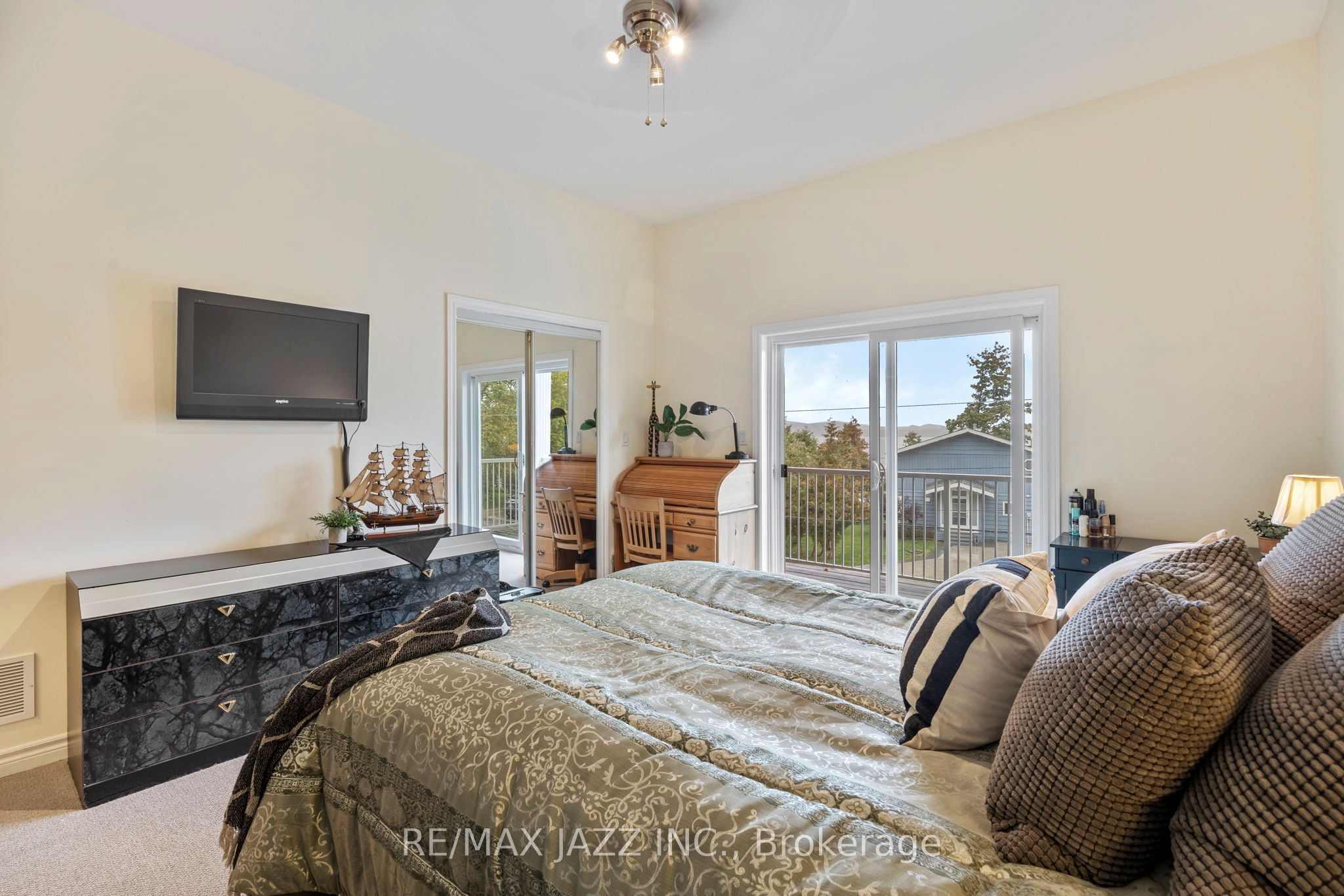 283 Platten Boulevard Property Photo 26