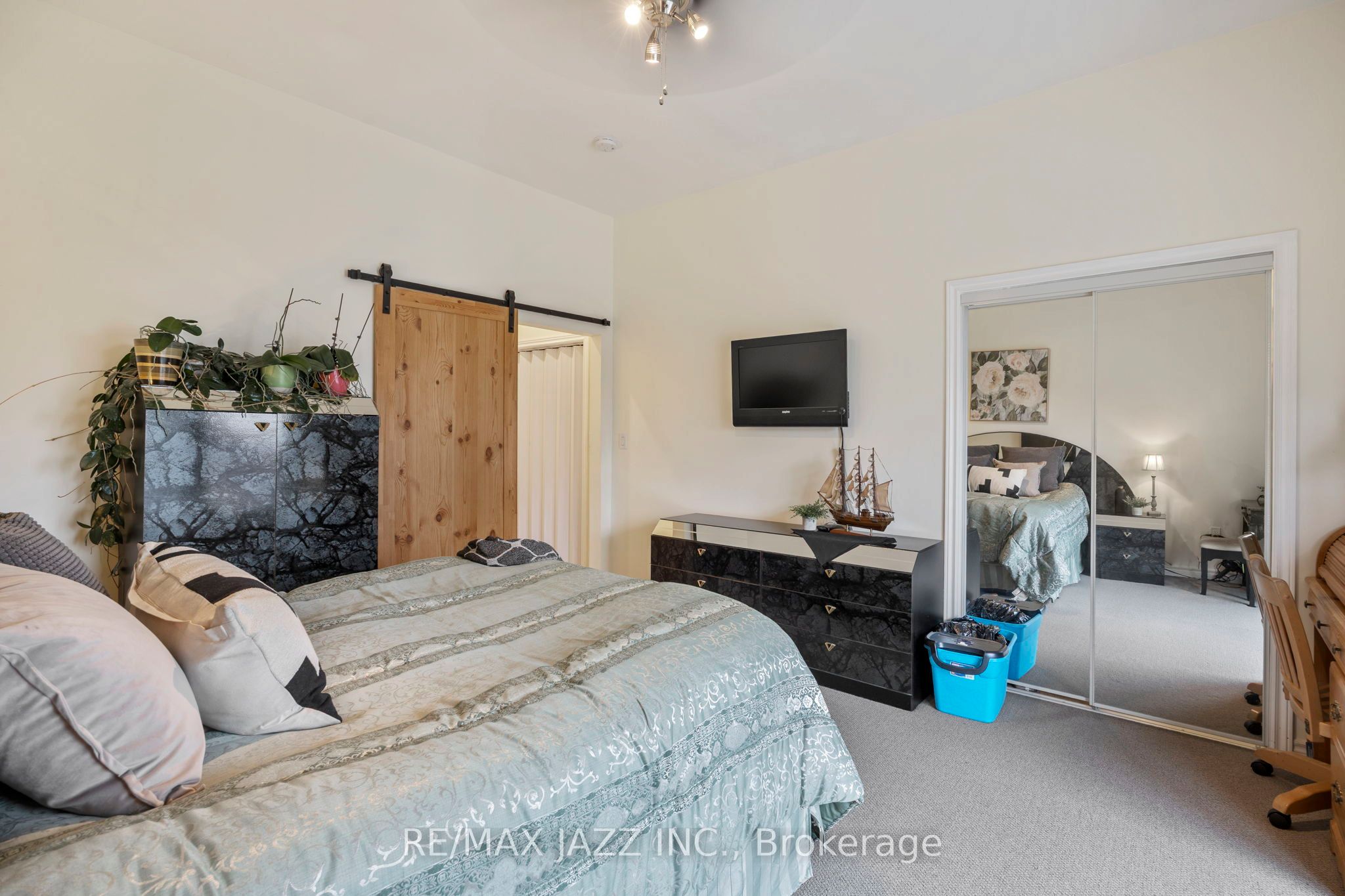 283 Platten Boulevard Property Photo 28