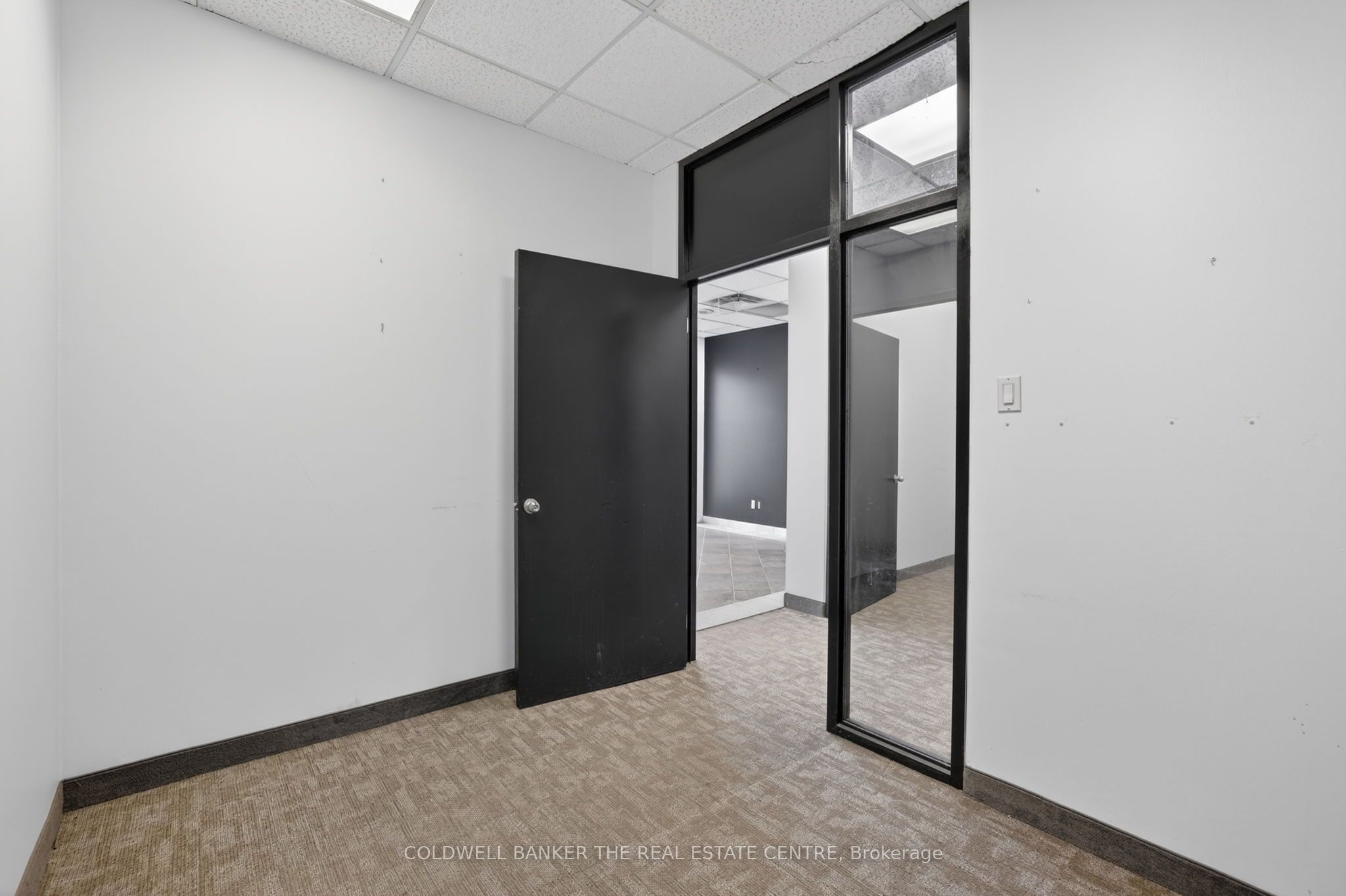 15 Harwood Avenue S Property Photo 9