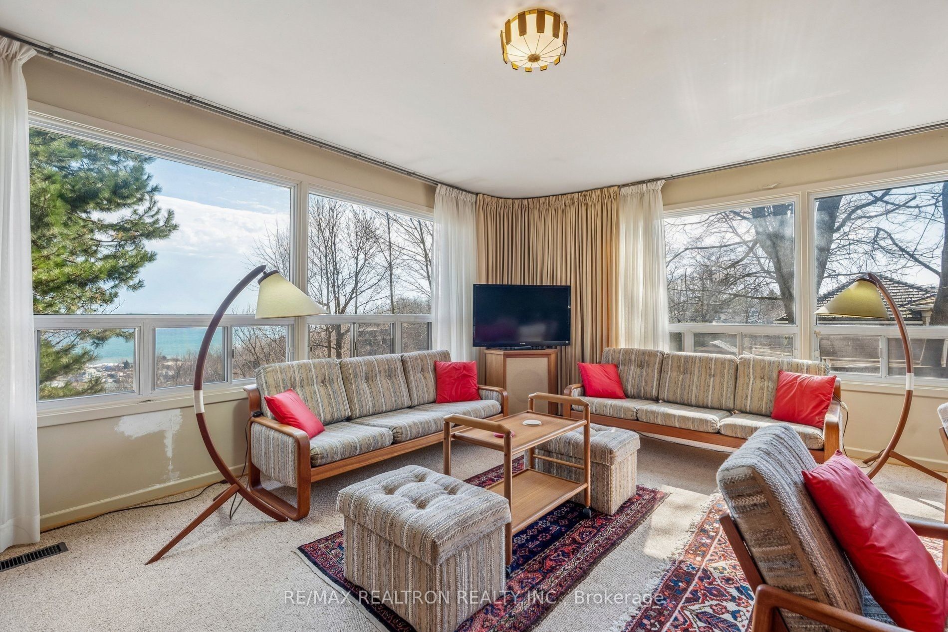 37 Sunnypoint Crescent