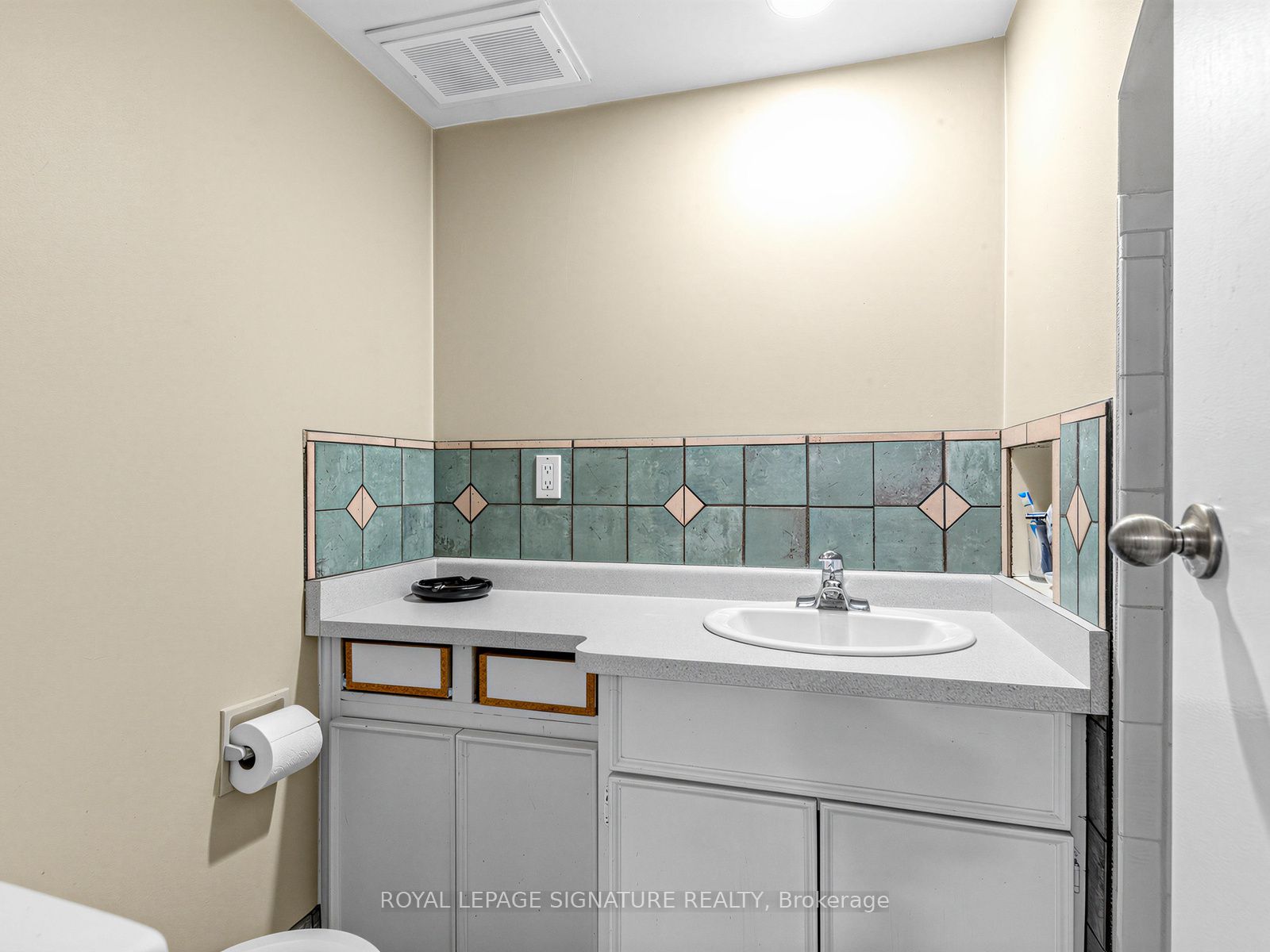 1421 Military Trail Property Photo 32