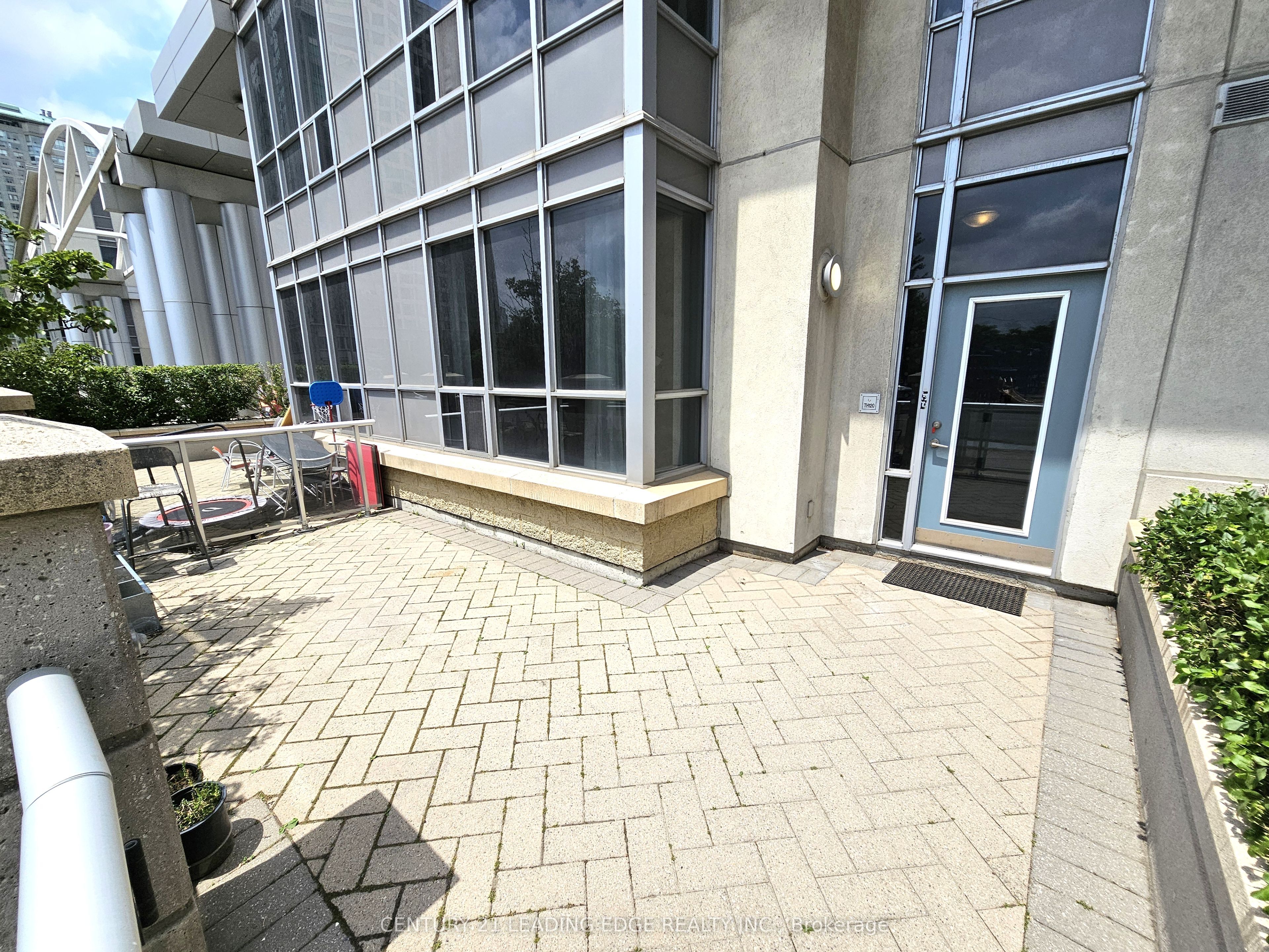 38 Lee Centre Drive Th120 Property Photo 1