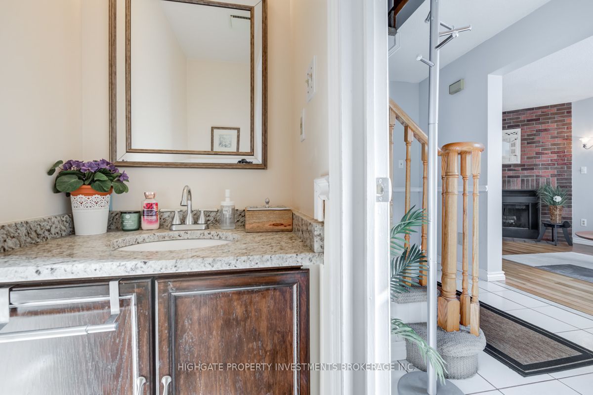 913 Dyer Court Property Photo 4