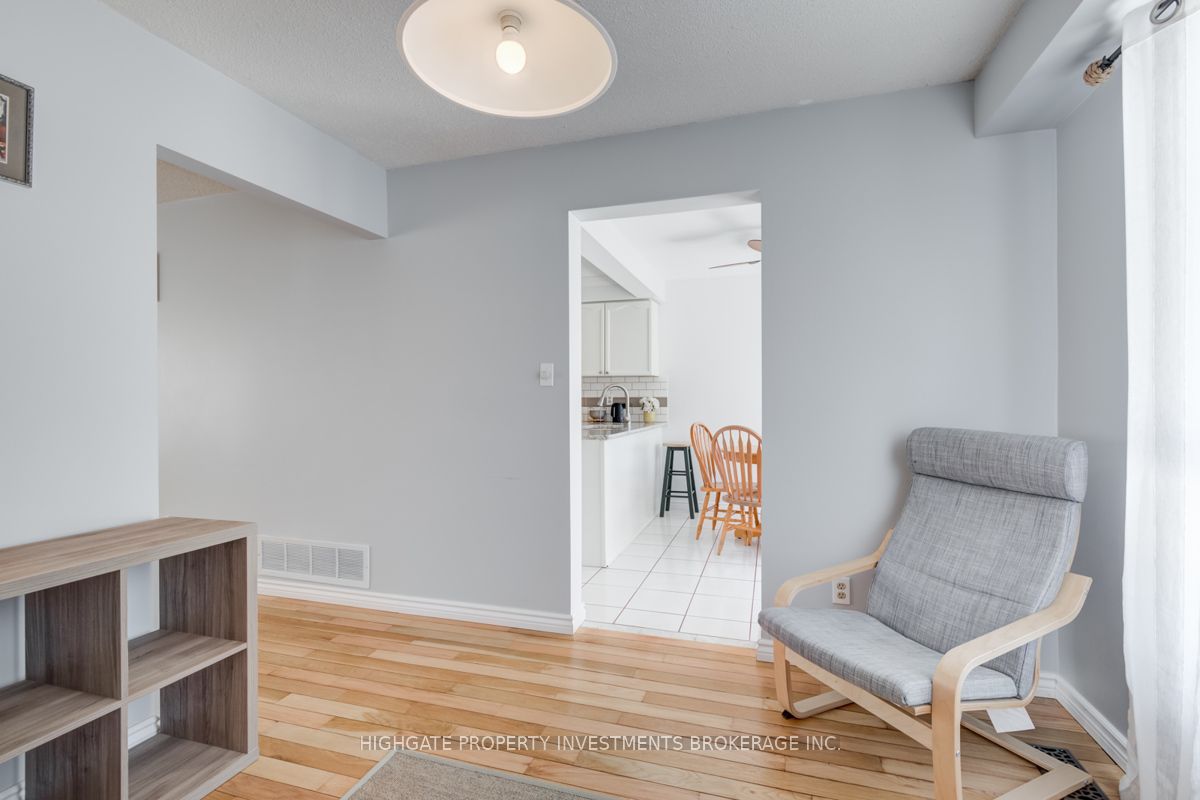 913 Dyer Court Property Photo 8