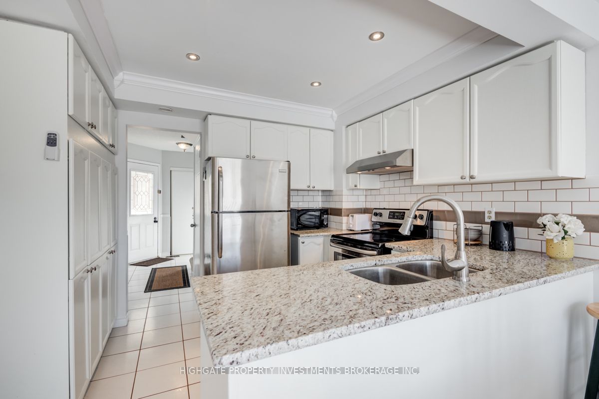 913 Dyer Court Property Photo 10