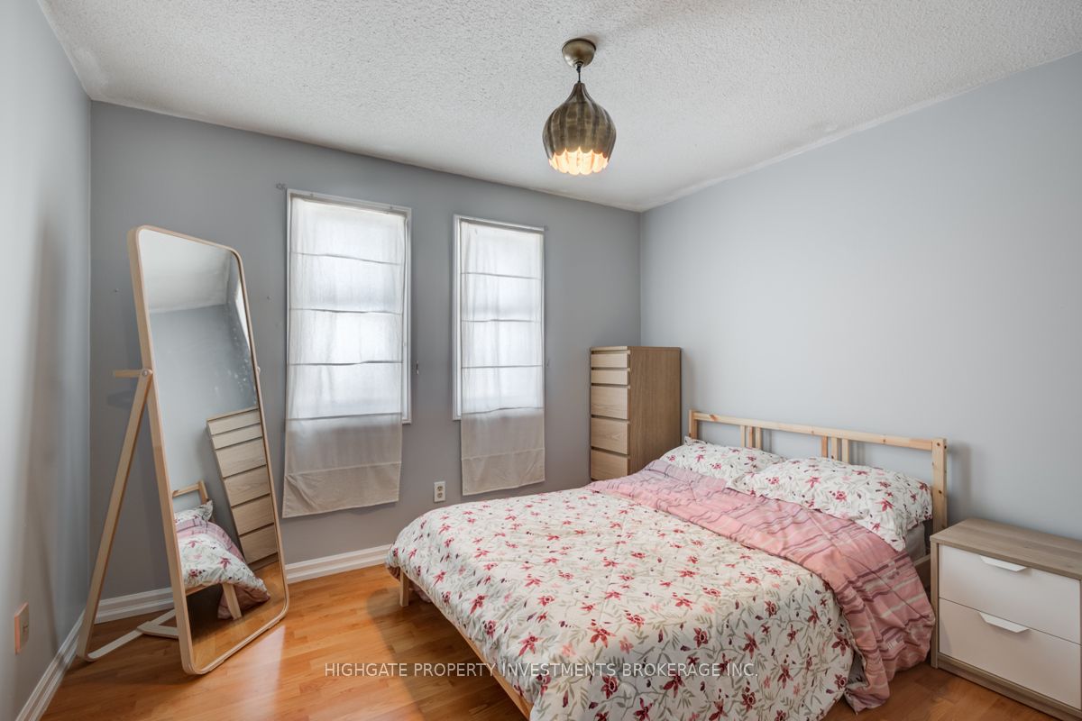 913 Dyer Court Property Photo 12