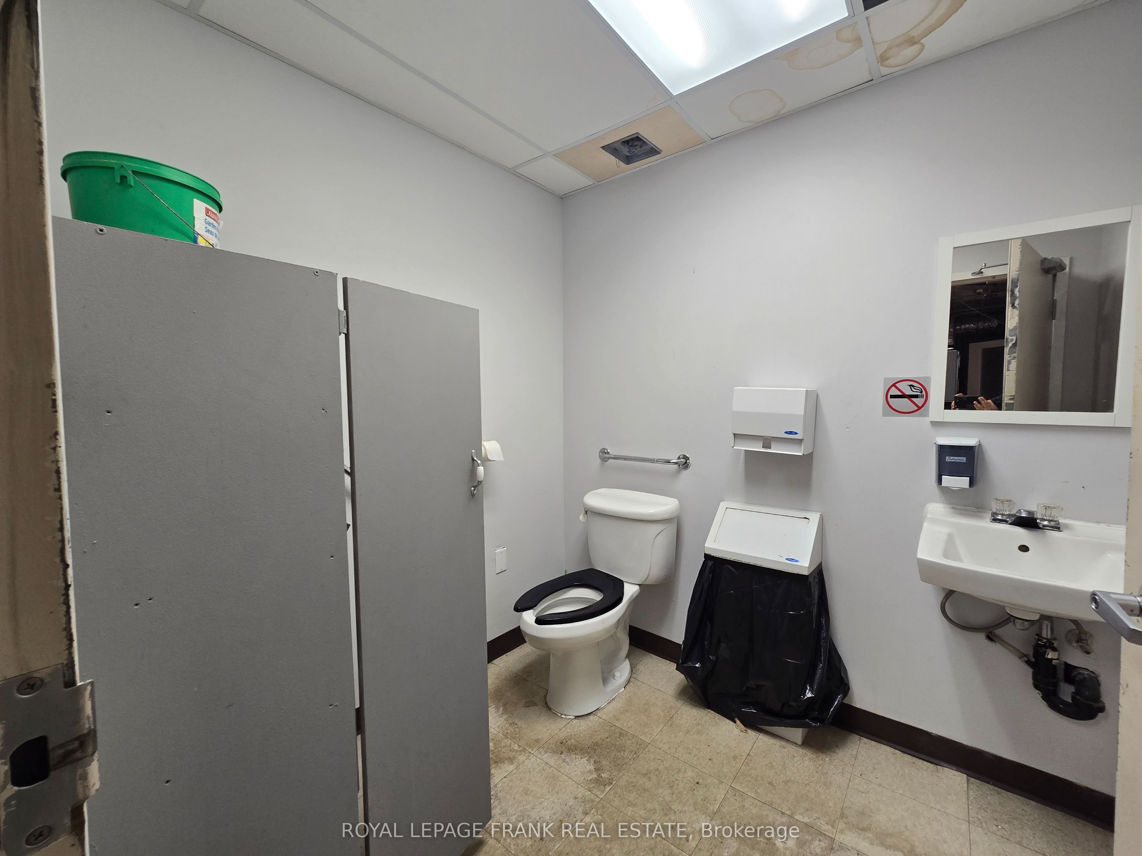 15 King Avenue W B Property Photo 11