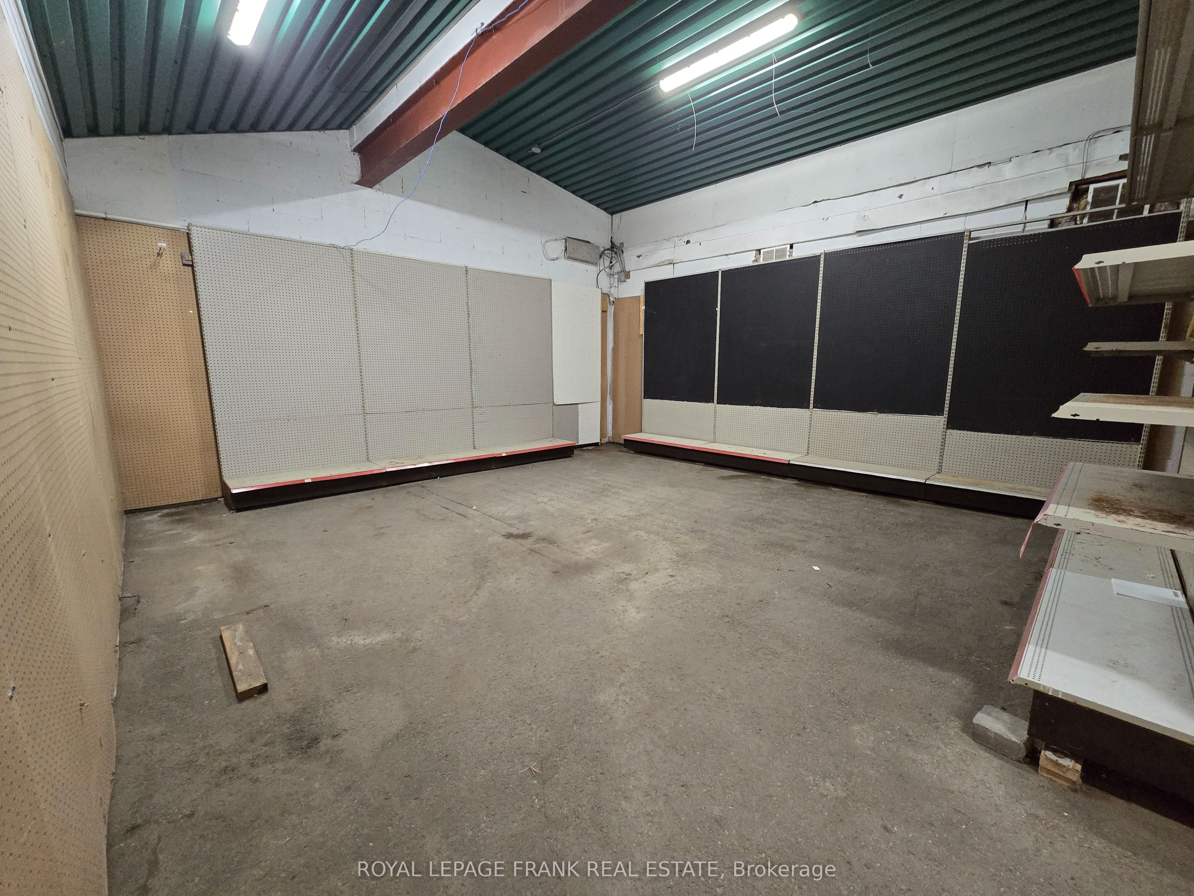 15 King Avenue W B Property Photo 12