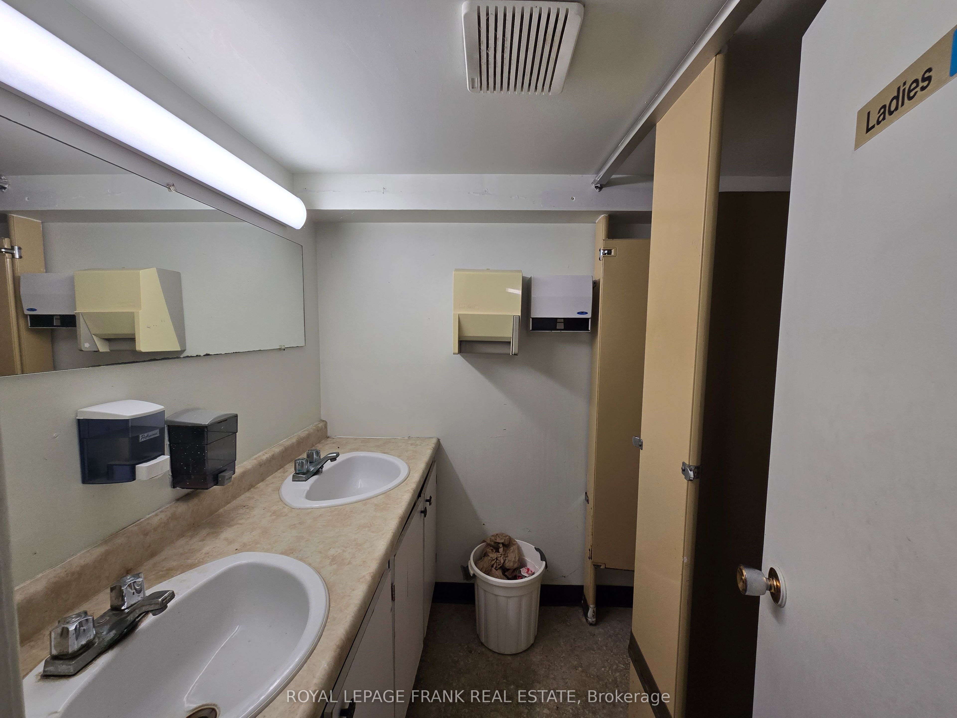 15 King Avenue W B Property Photo 13