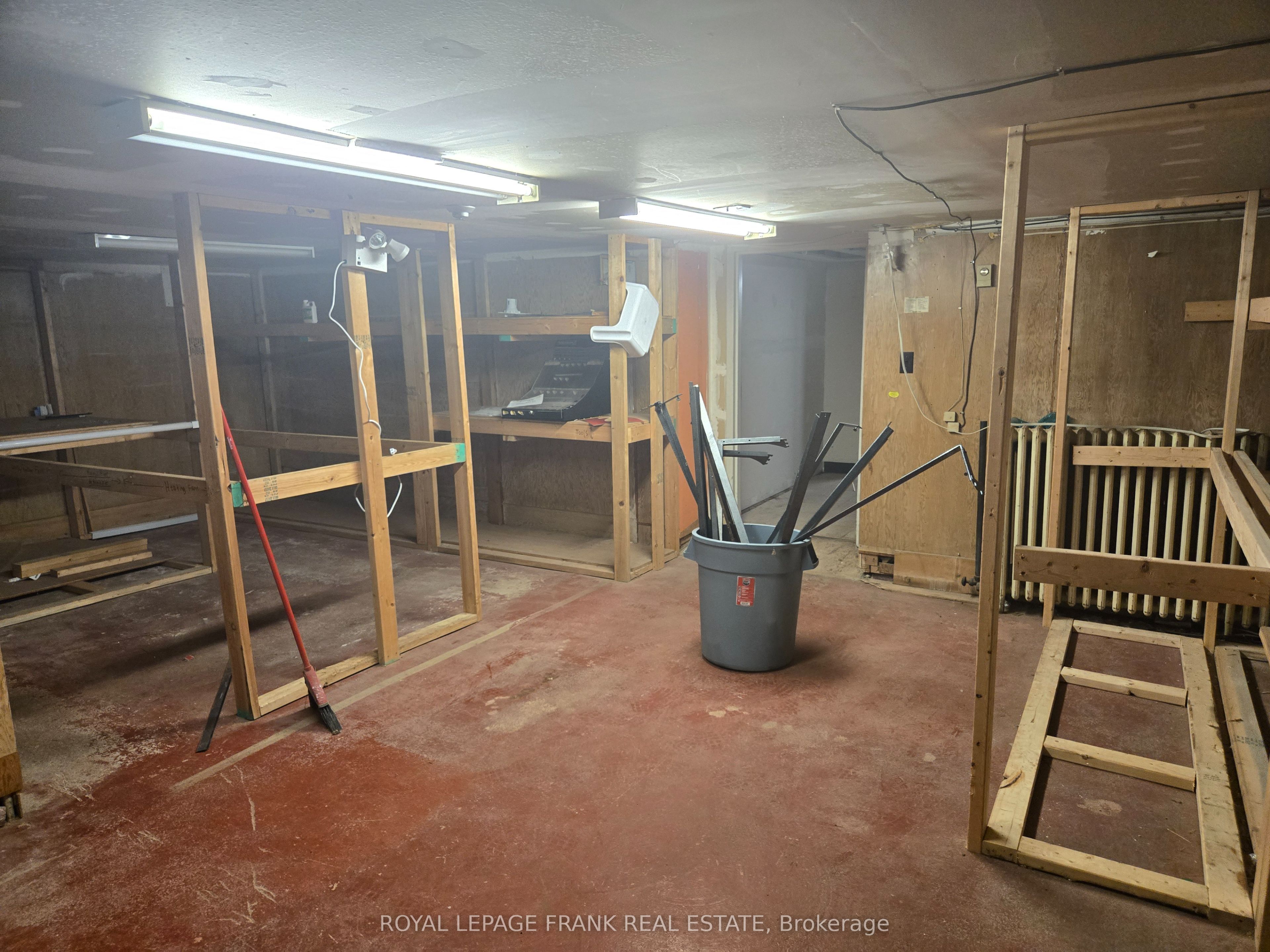 15 King Avenue W B Property Photo 20