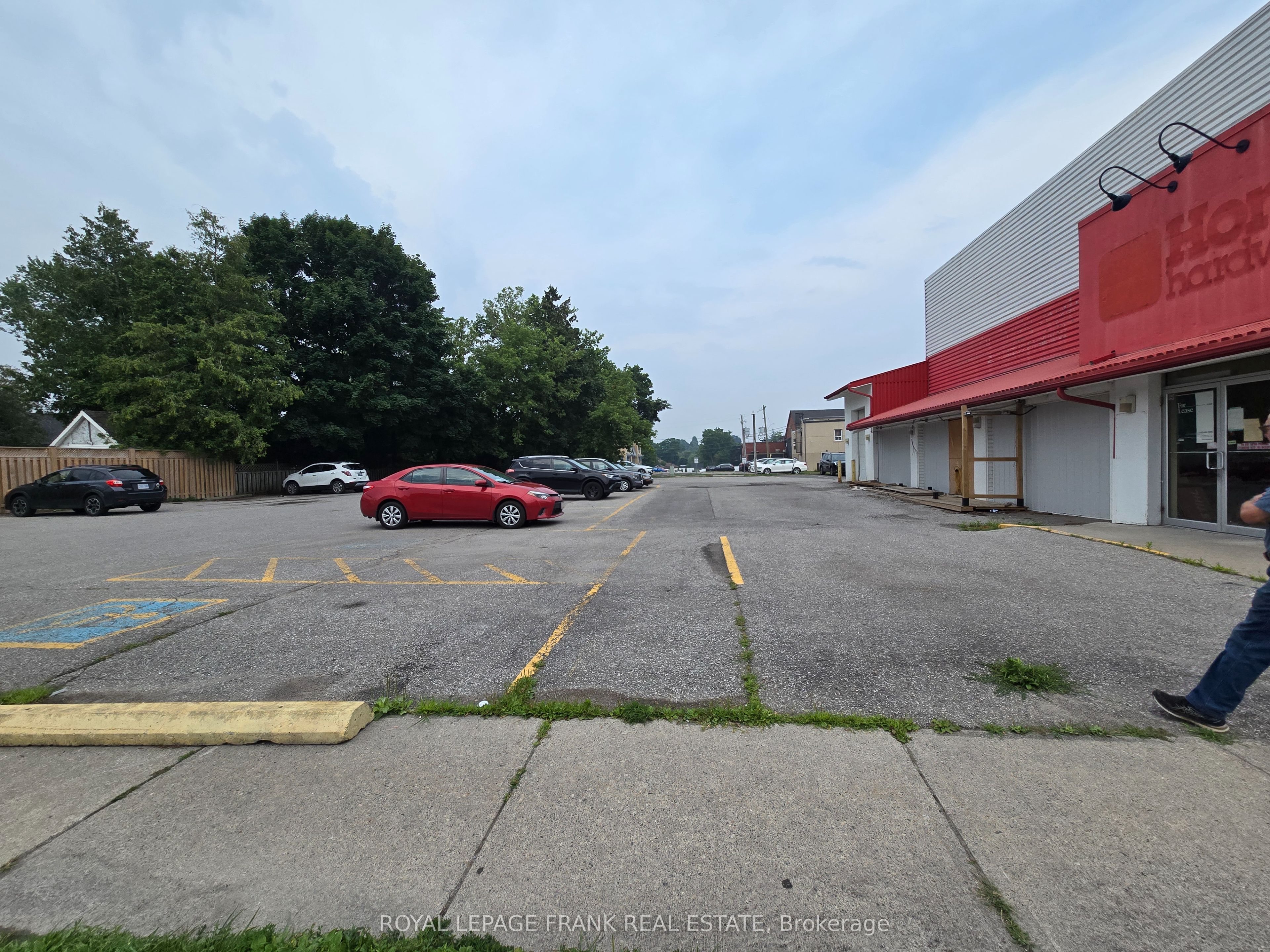 15 King Avenue W B Property Photo 22