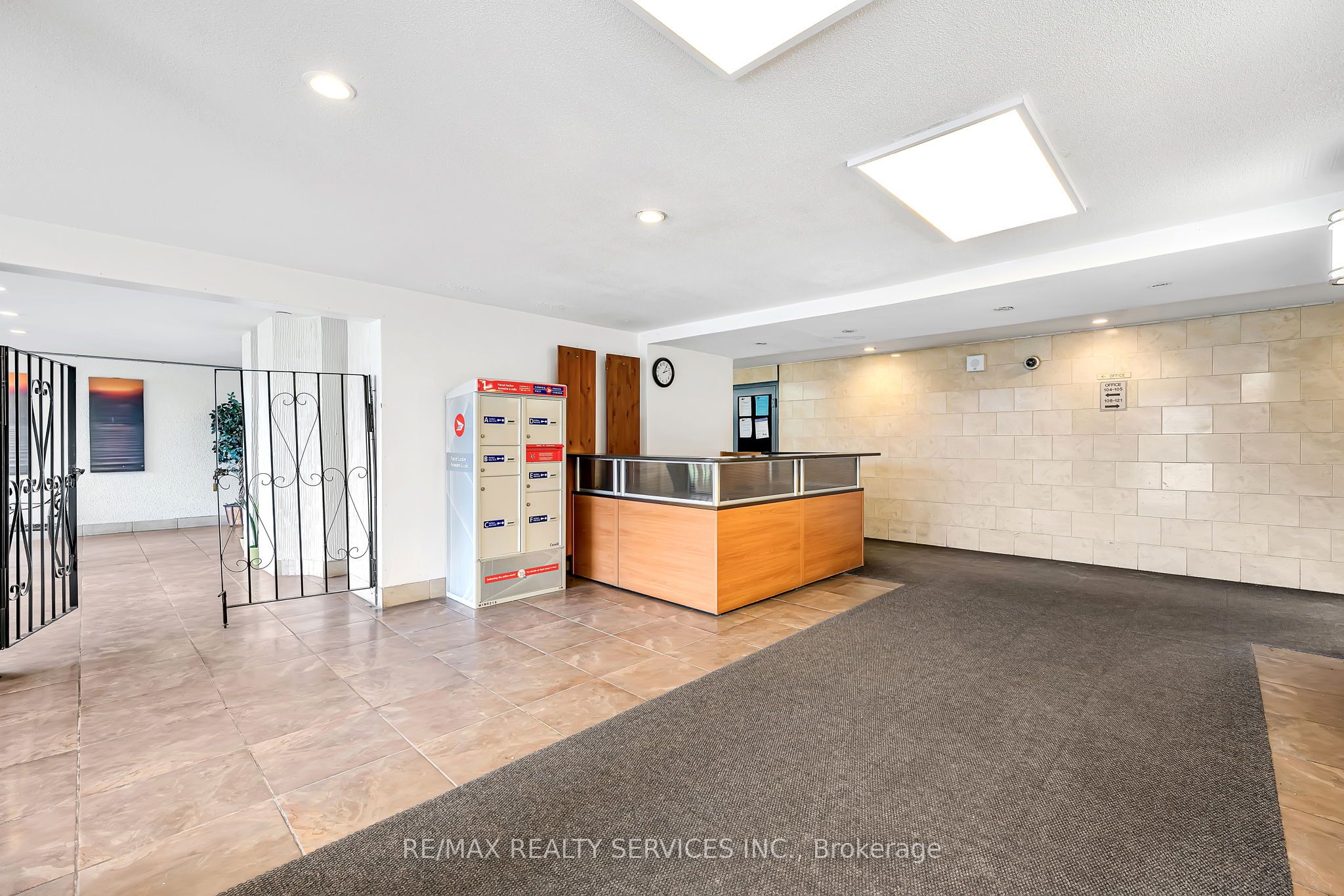 180 Markham Road 1701 Property Photo 4