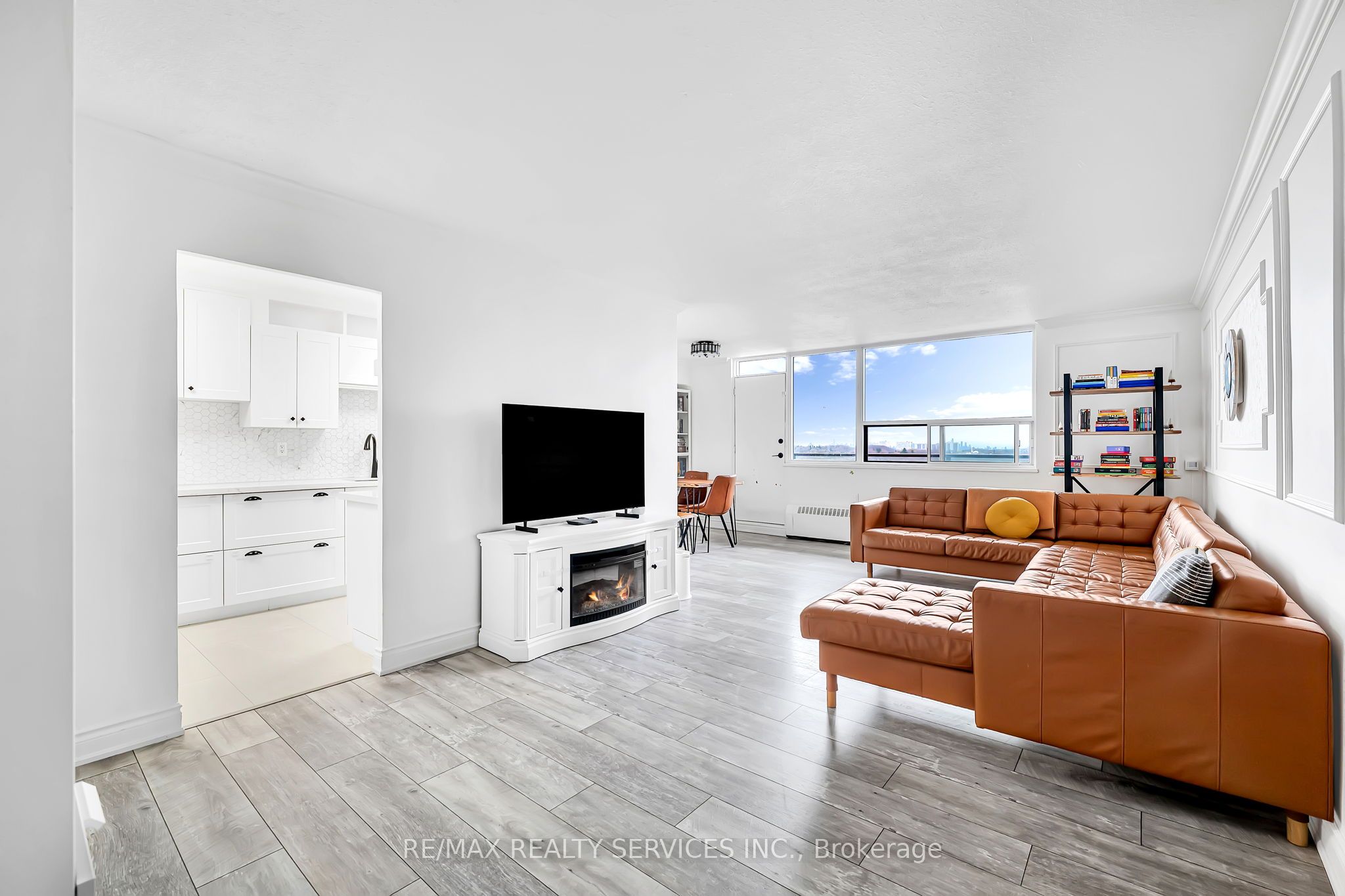 180 Markham Road 1701 Property Photo 11