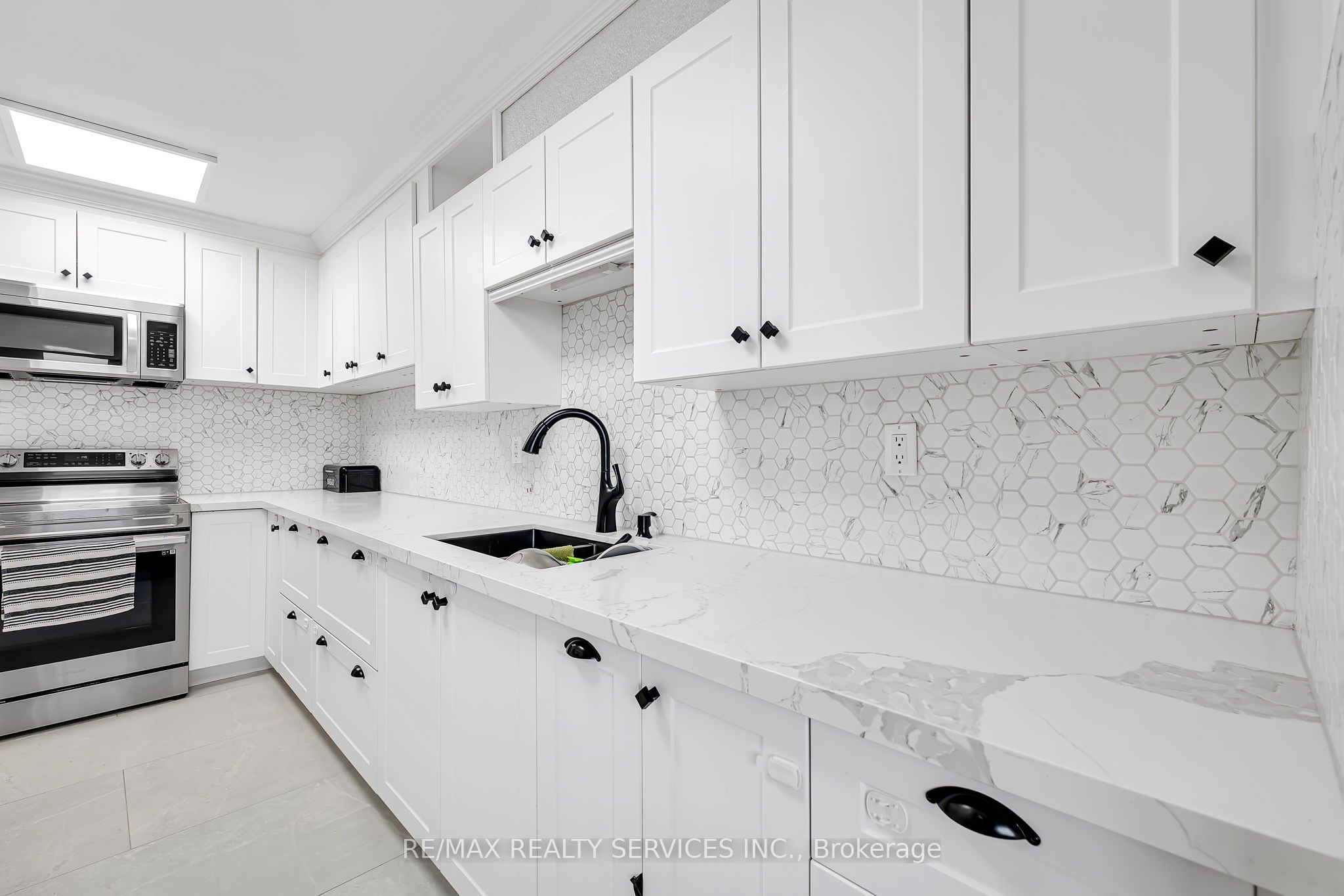 180 Markham Road 1701 Property Photo 20
