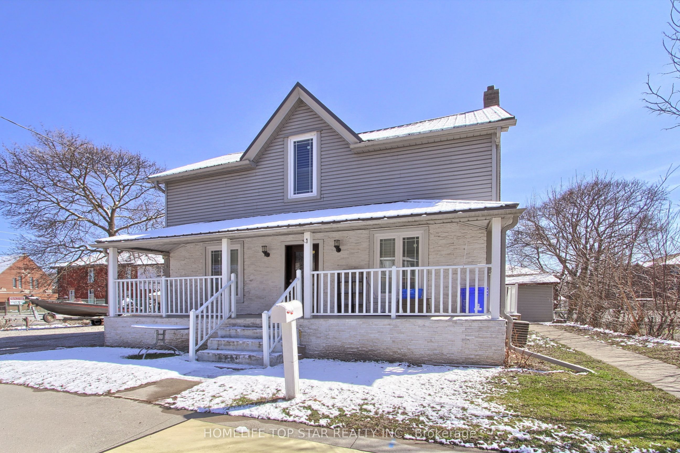 17 Royal Street Upper Property Photo 2
