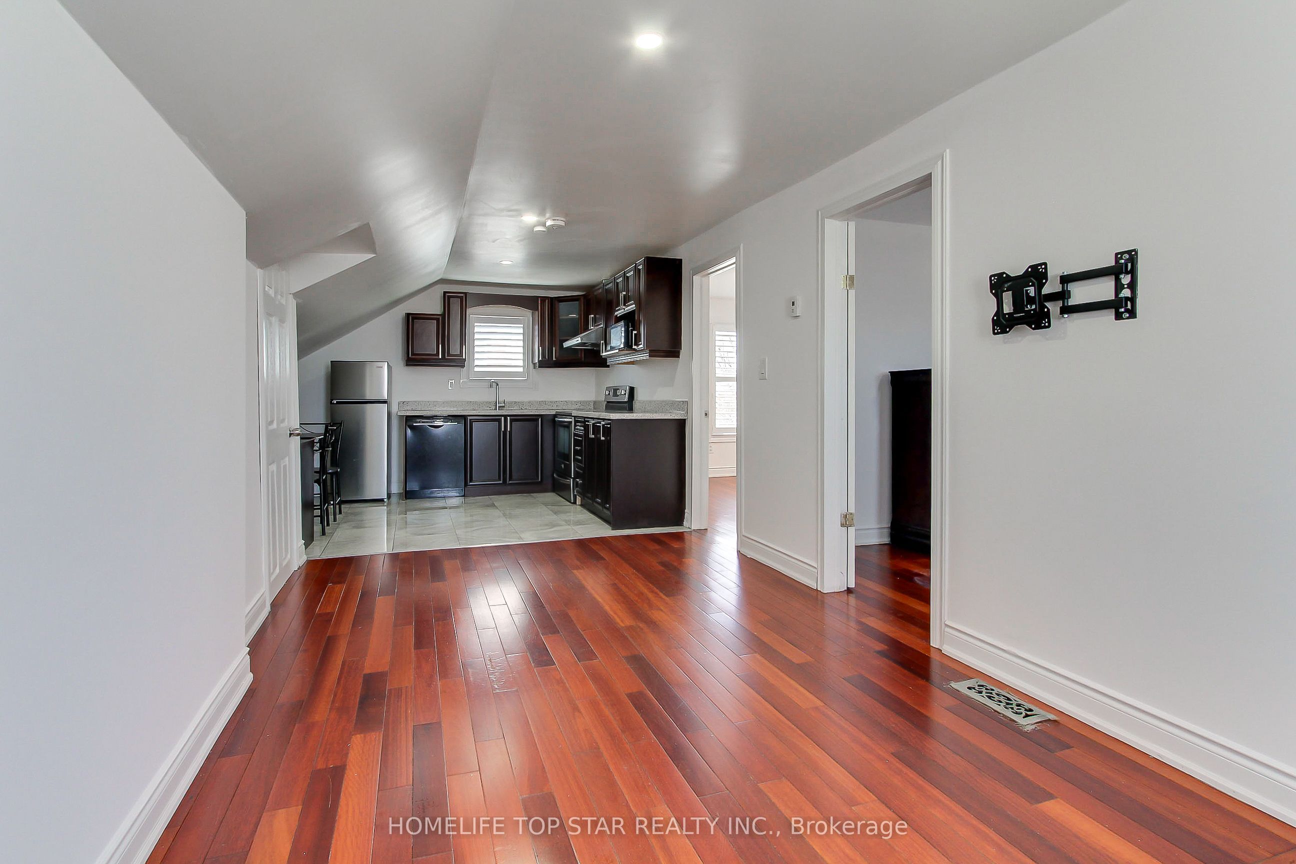 17 Royal Street Upper Property Photo 8
