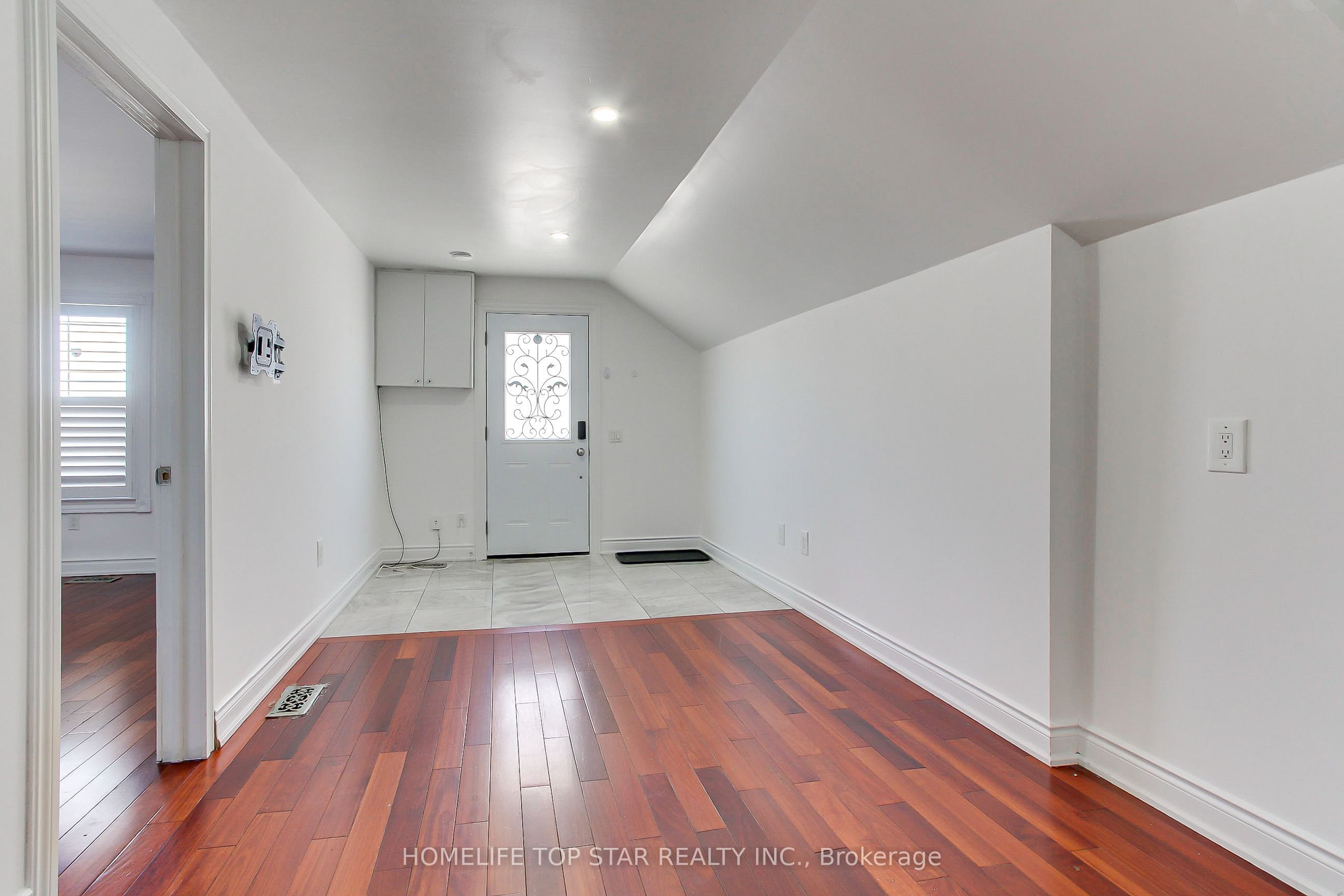 17 Royal Street Upper Property Photo 10