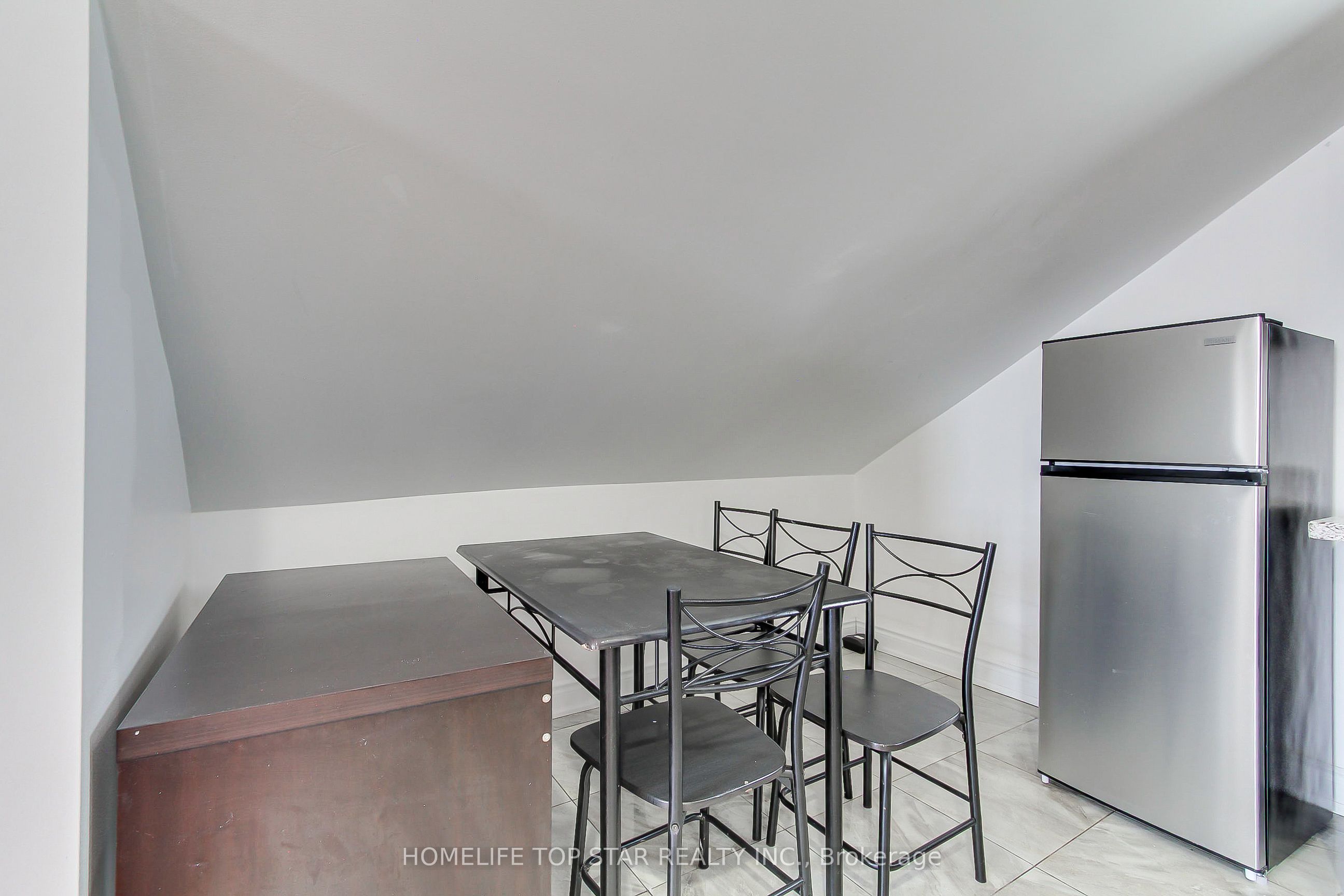 17 Royal Street Upper Property Photo 14