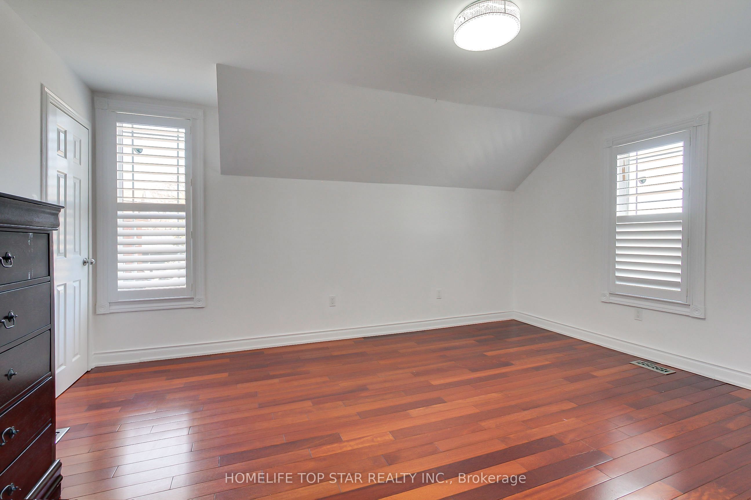 17 Royal Street Upper Property Photo 15