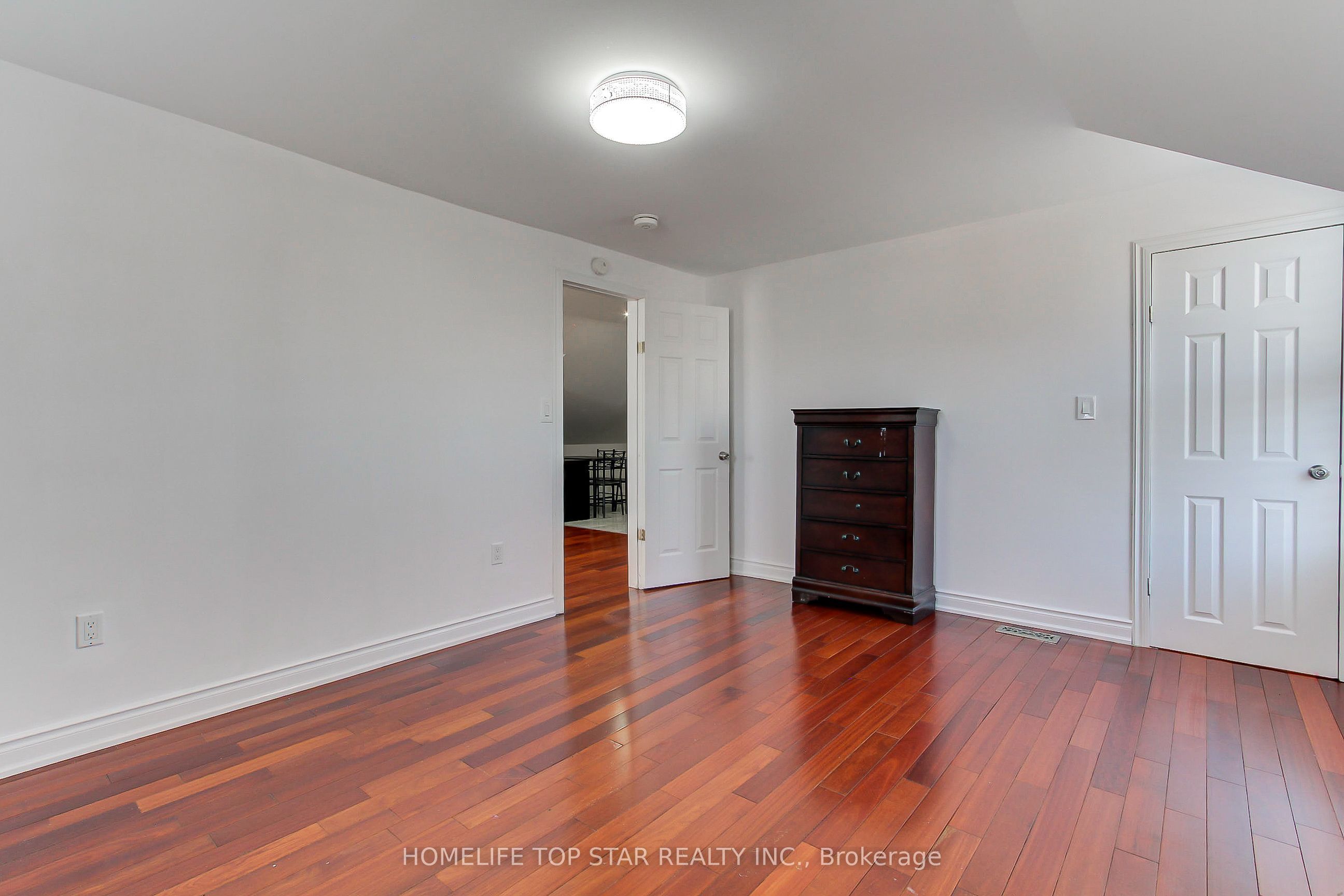 17 Royal Street Upper Property Photo 16