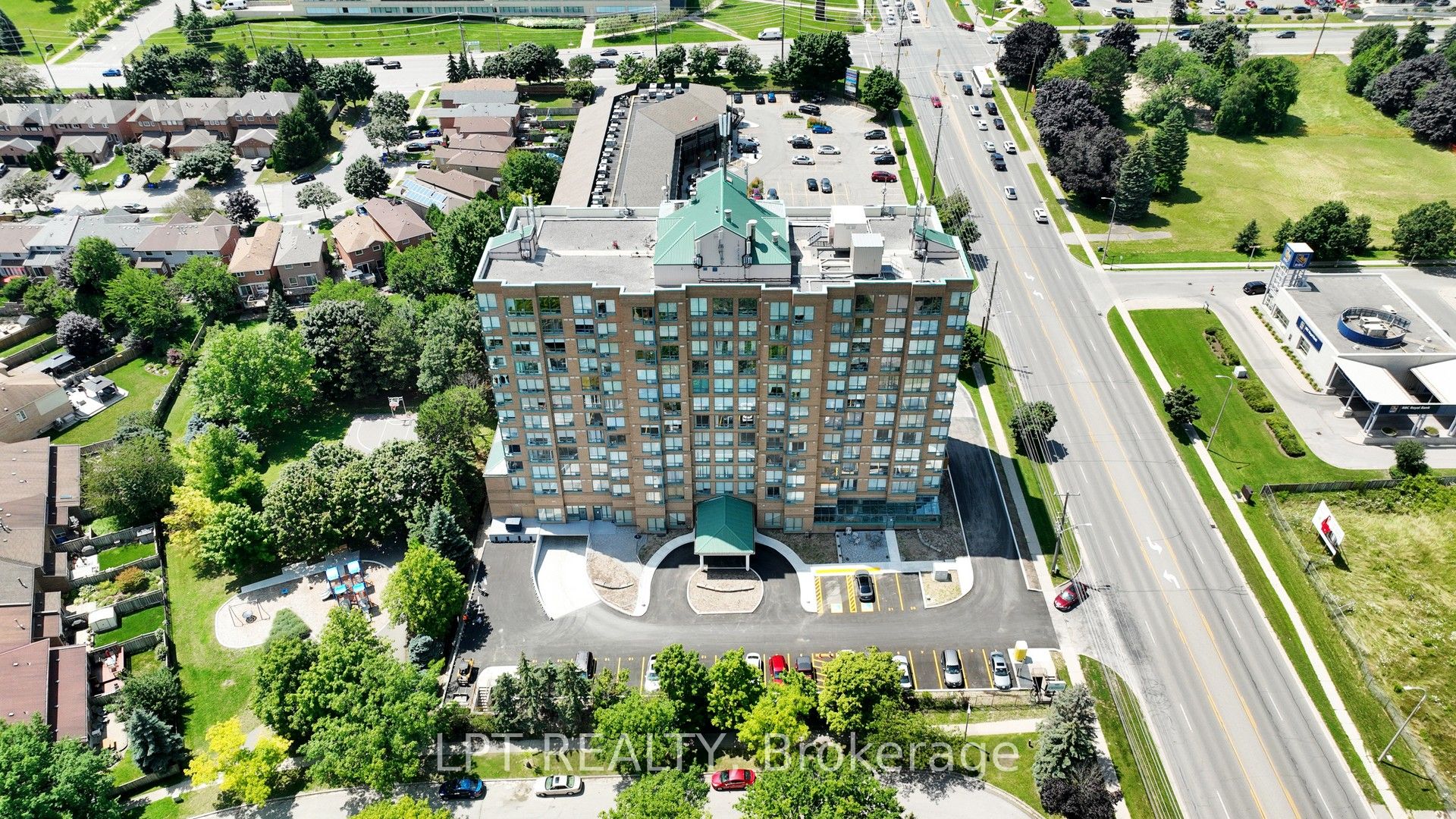 711 Rossland Road E 505 Property Photo 3