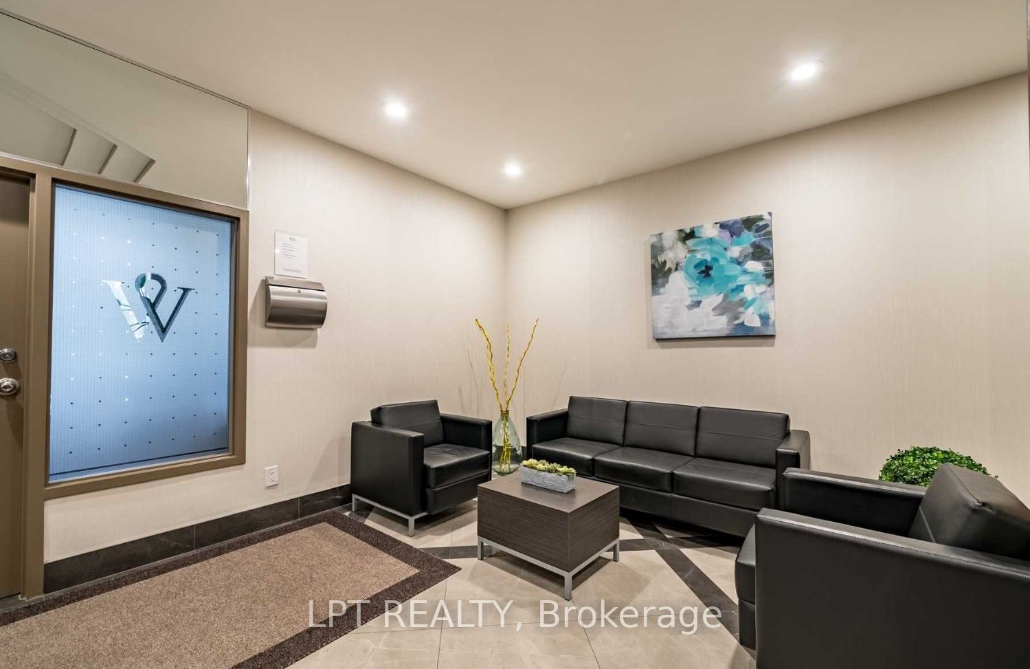711 Rossland Road E 505 Property Photo 7