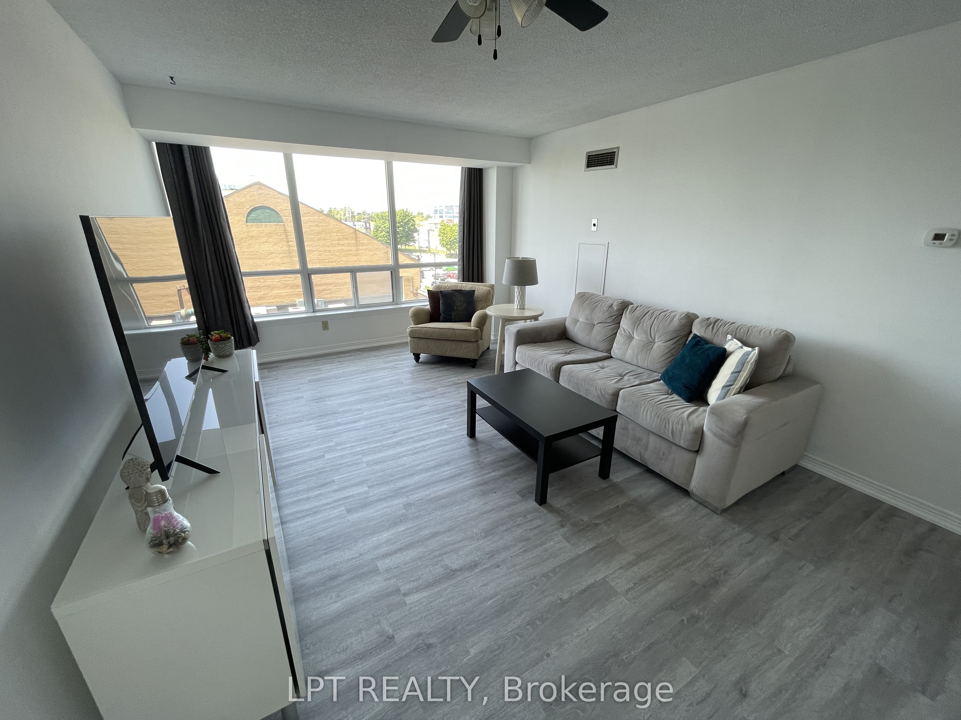 711 Rossland Road E 505 Property Photo 10