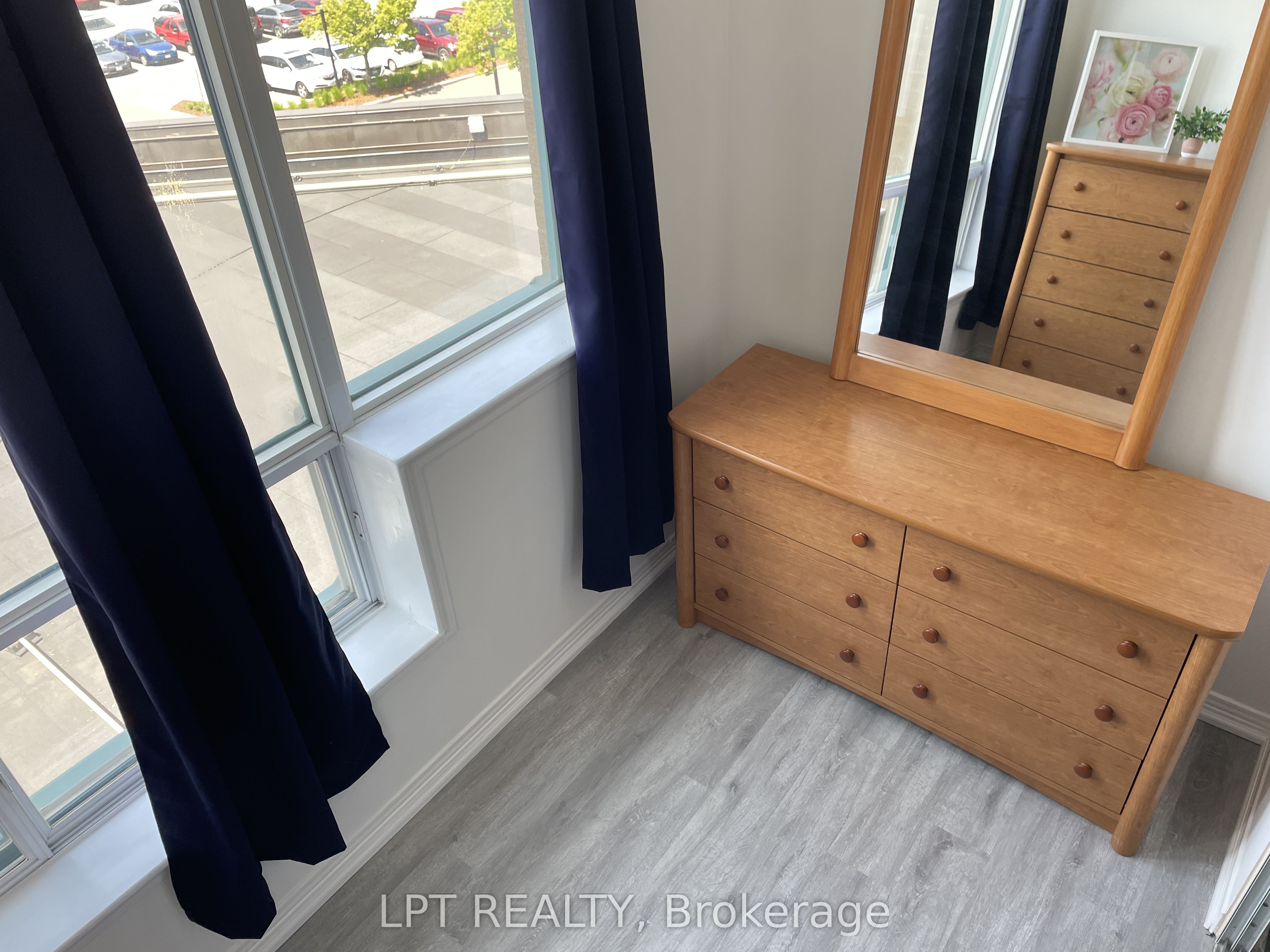 711 Rossland Road E 505 Property Photo 14