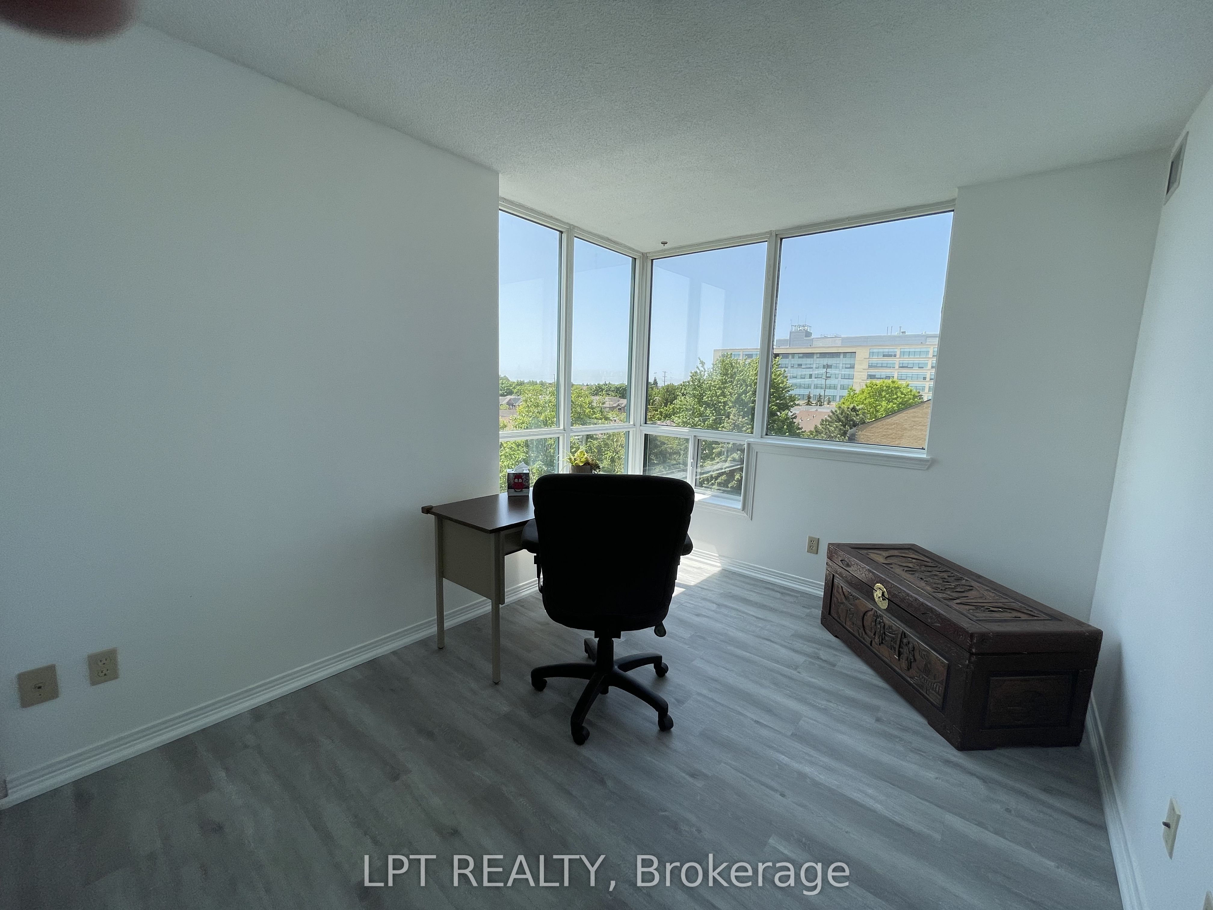 711 Rossland Road E 505 Property Photo 18