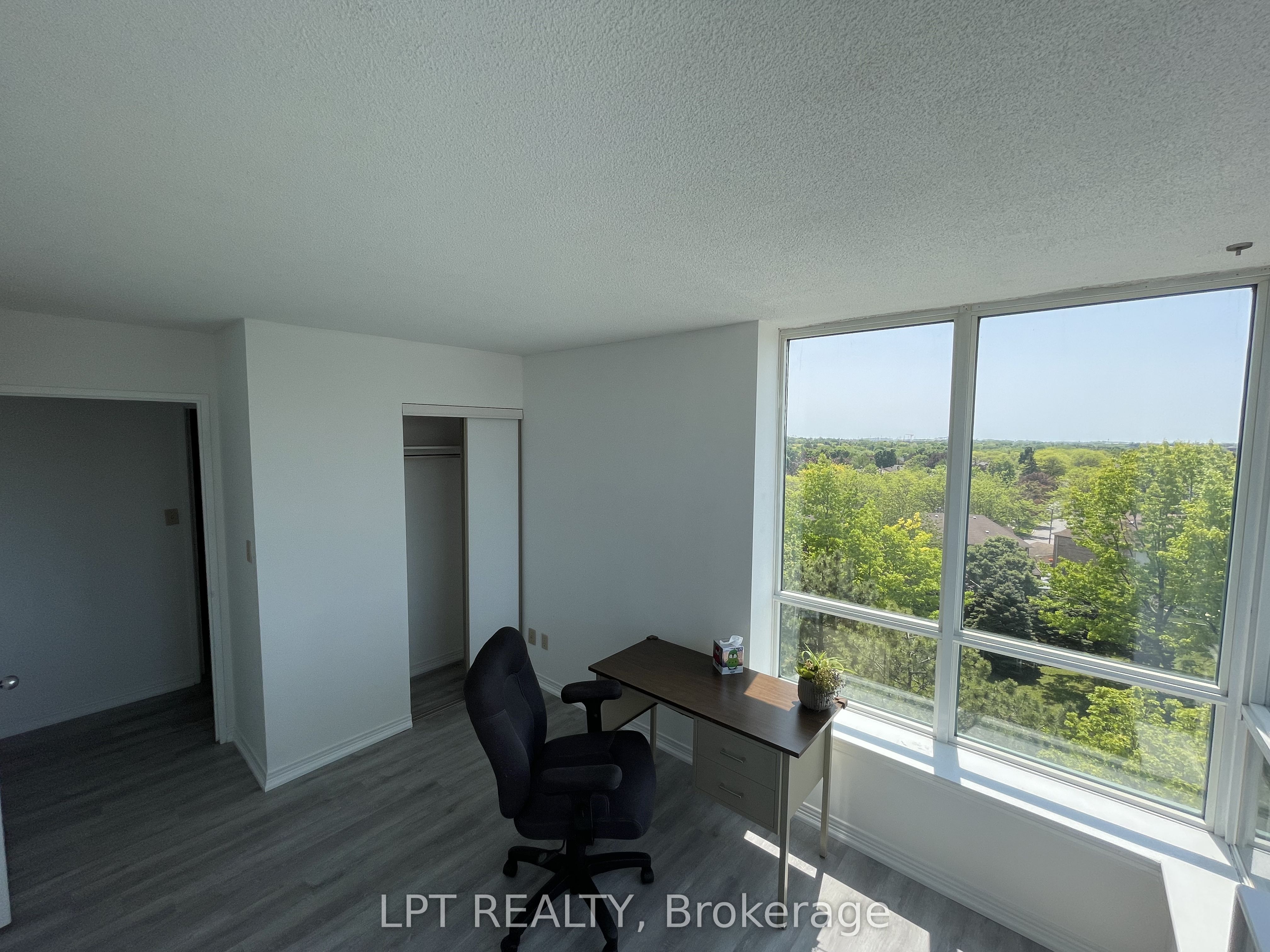 711 Rossland Road E 505 Property Photo 19