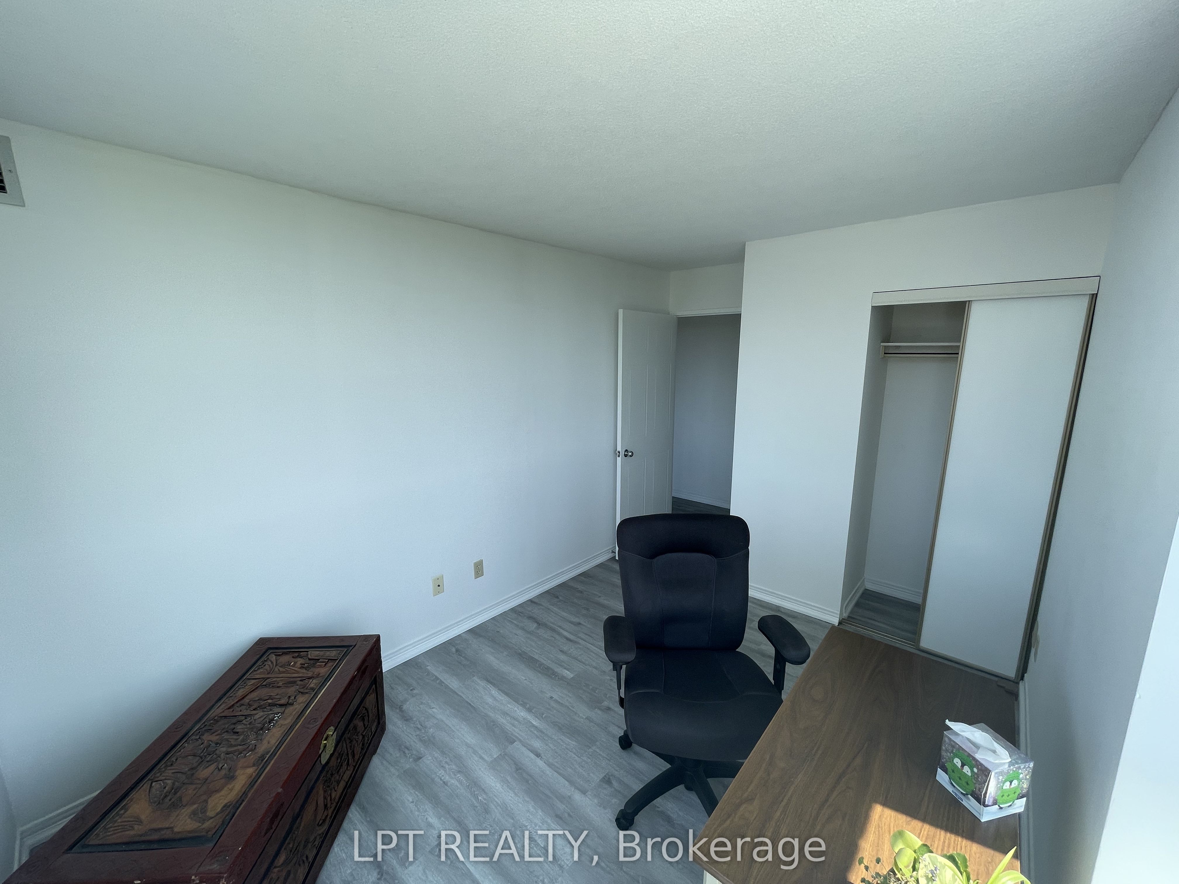 711 Rossland Road E 505 Property Photo 20