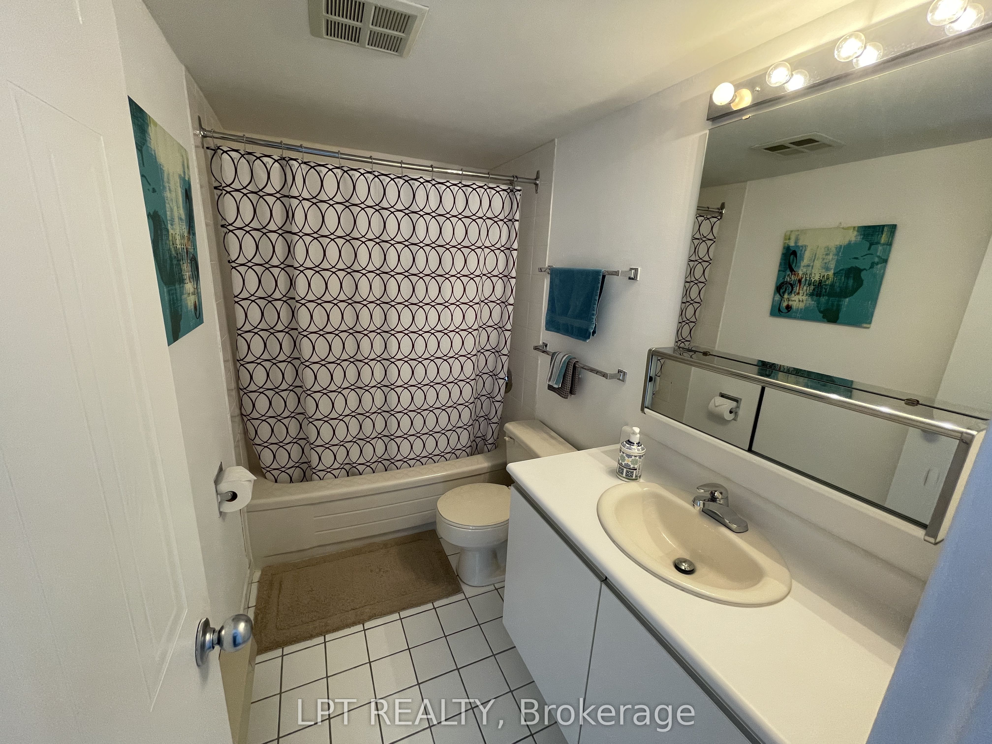 711 Rossland Road E 505 Property Photo 21