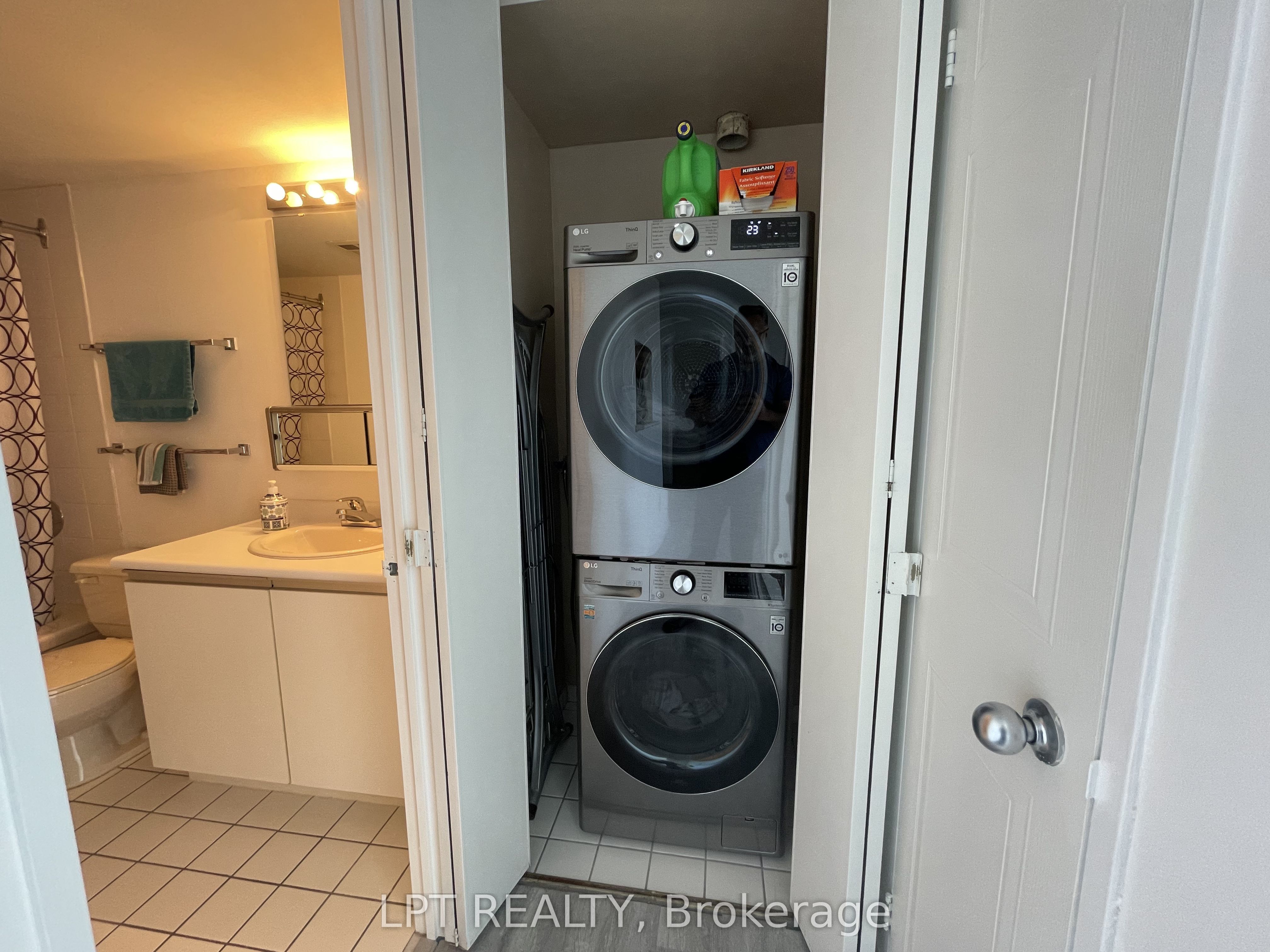 711 Rossland Road E 505 Property Photo 22