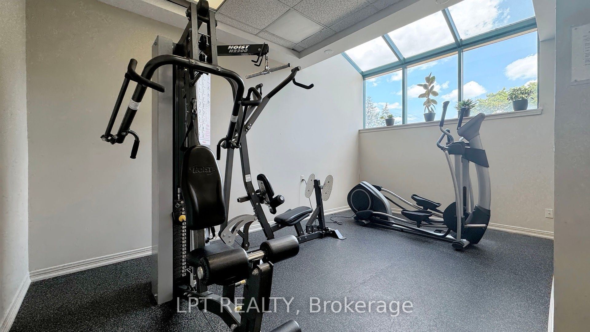 711 Rossland Road E 505 Property Photo 26