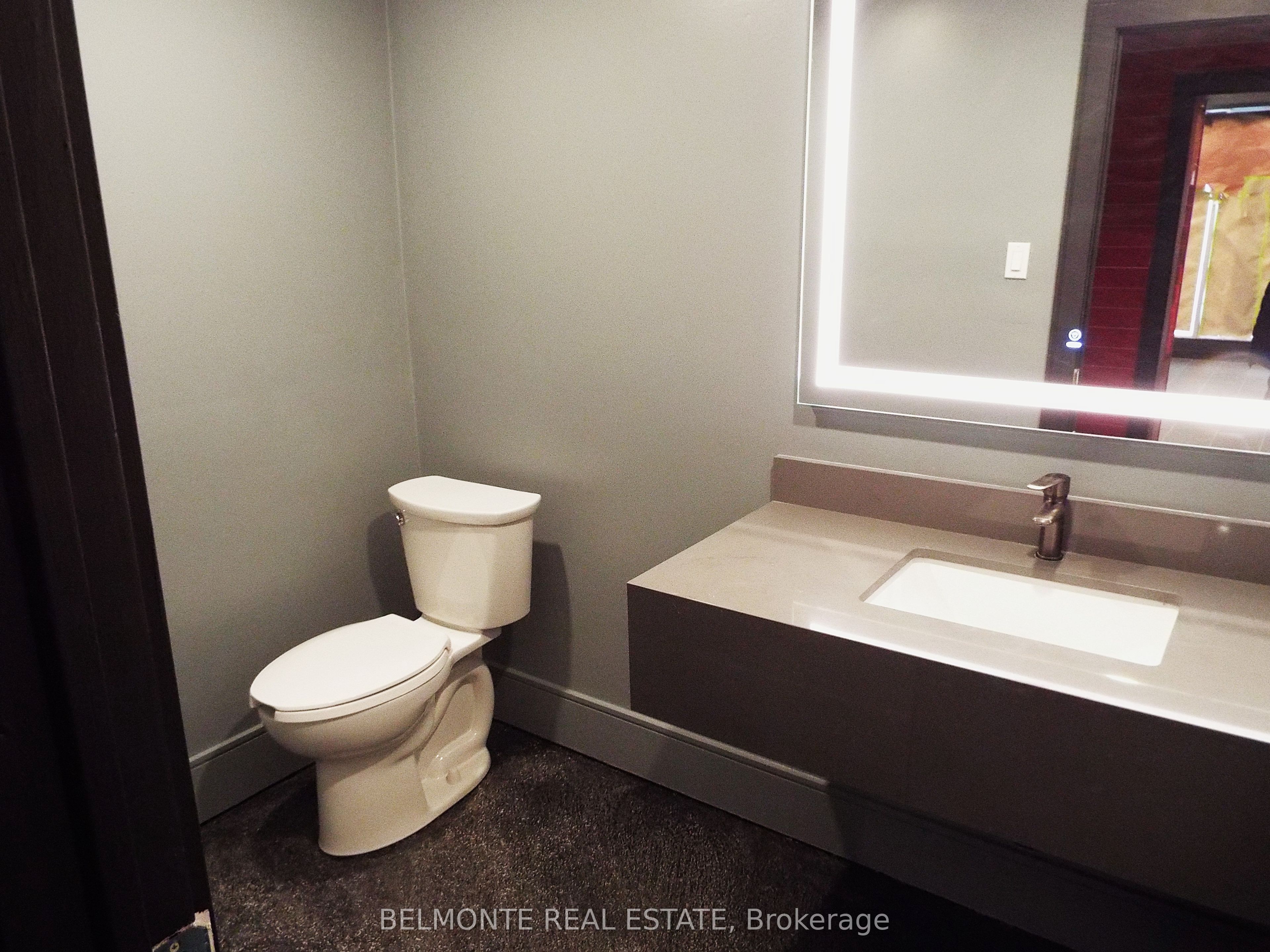944 Simcoe Street N Property Photo 7