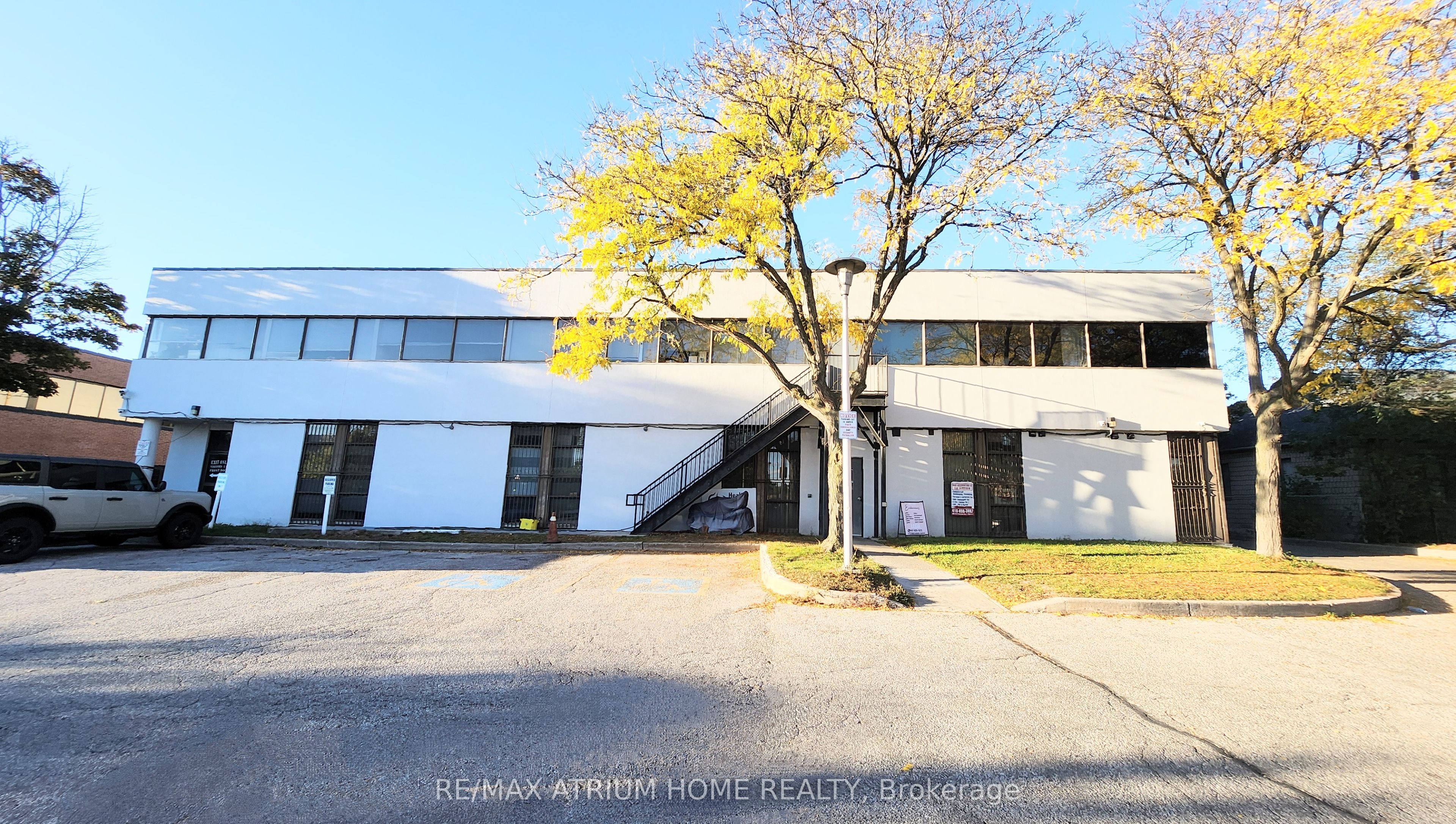 4125 Lawrence Avenue E Property Photo 2