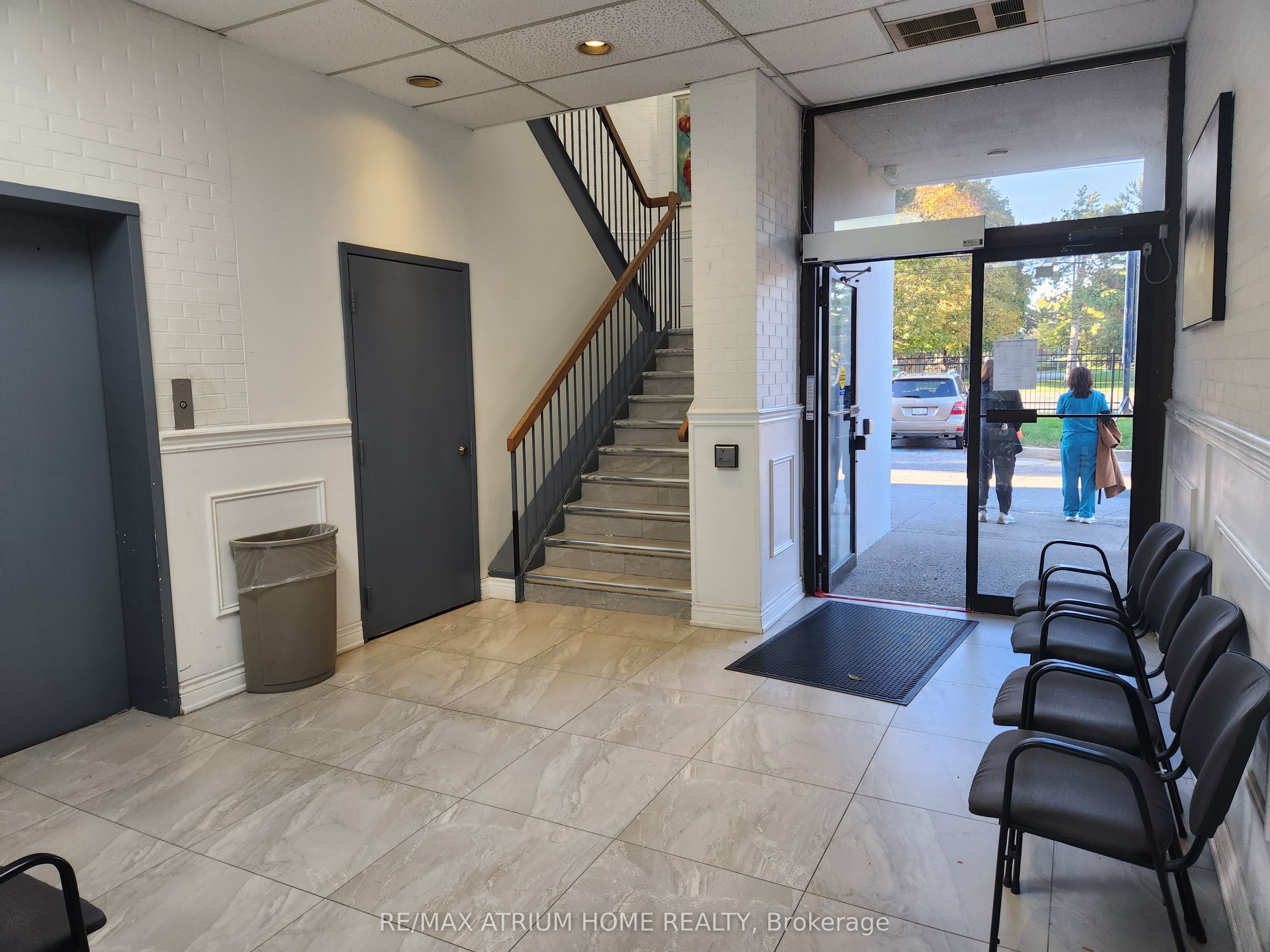 4125 Lawrence Avenue E Property Photo 7