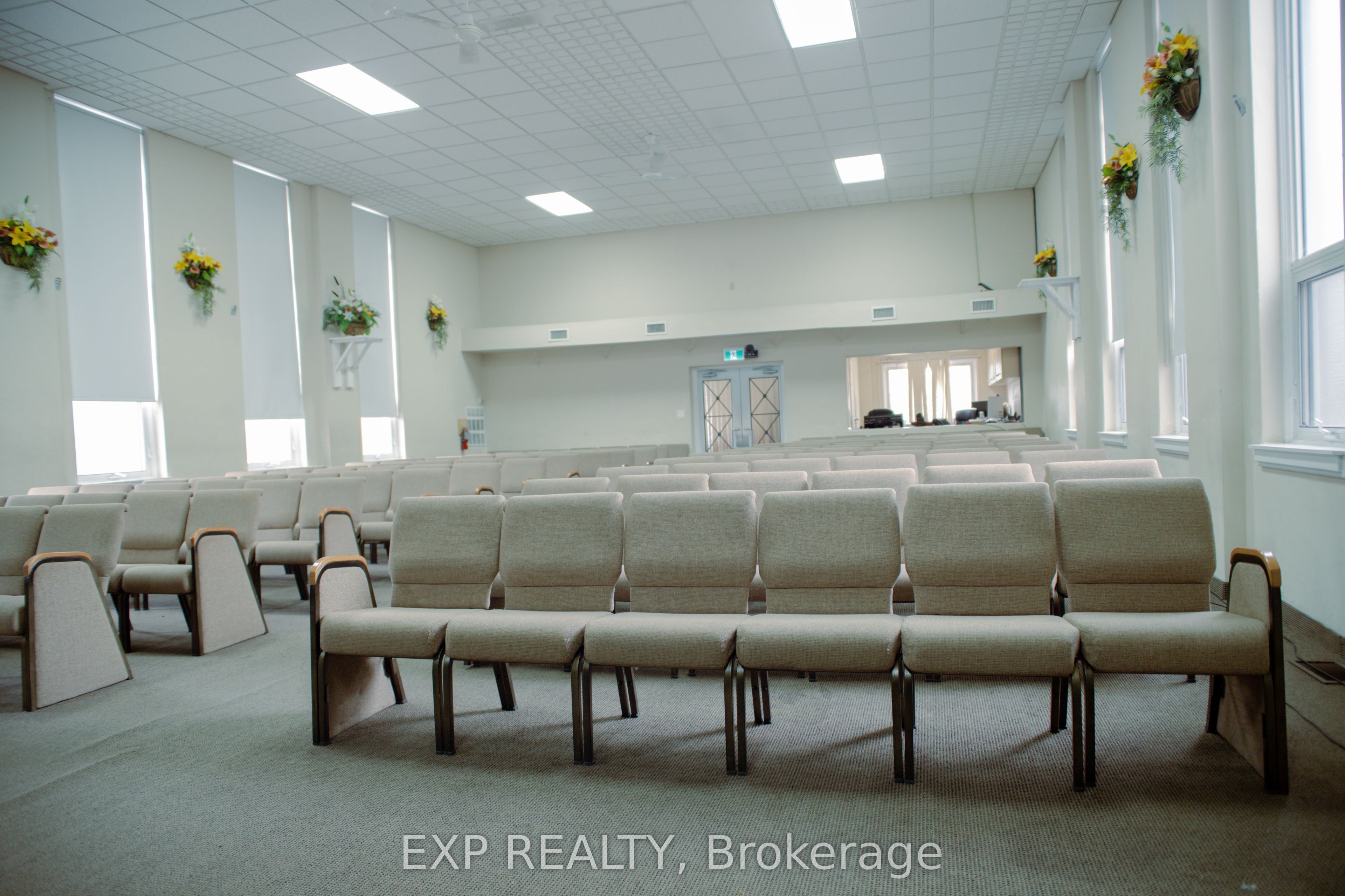 1355 Warden Avenue Property Photo 8